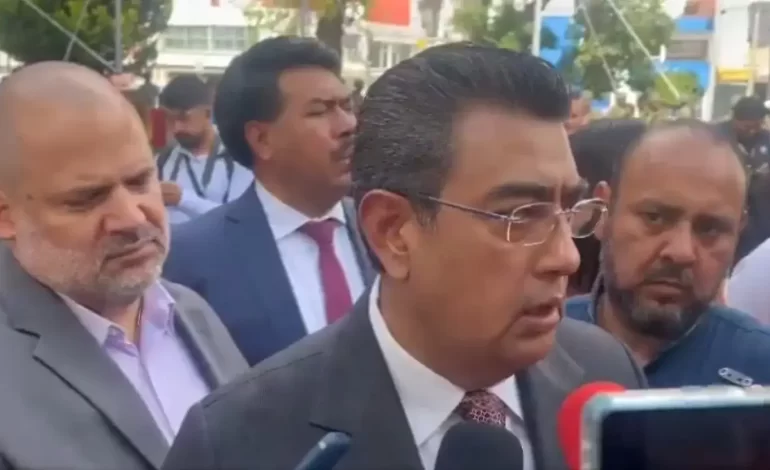 ”A presiones no funciona nada” les dice a manifestantes el gobernador de Puebla