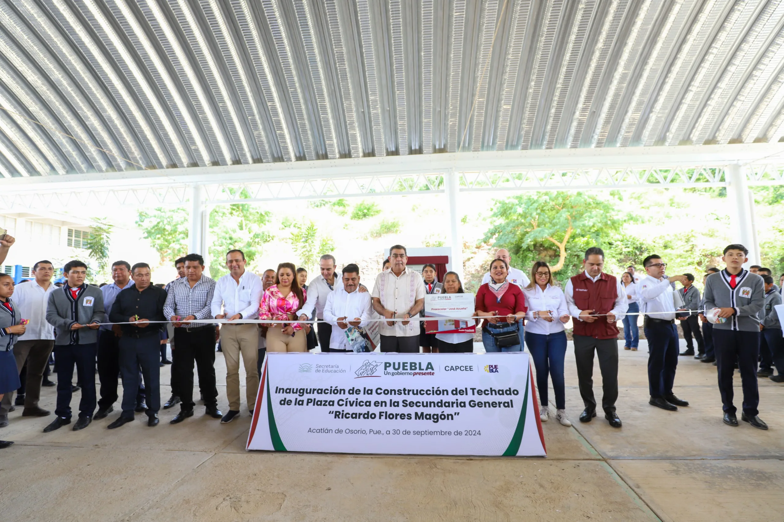 Sergio Salomón preside inauguración del techado en la secundaria general “Ricardo Flores Magón”