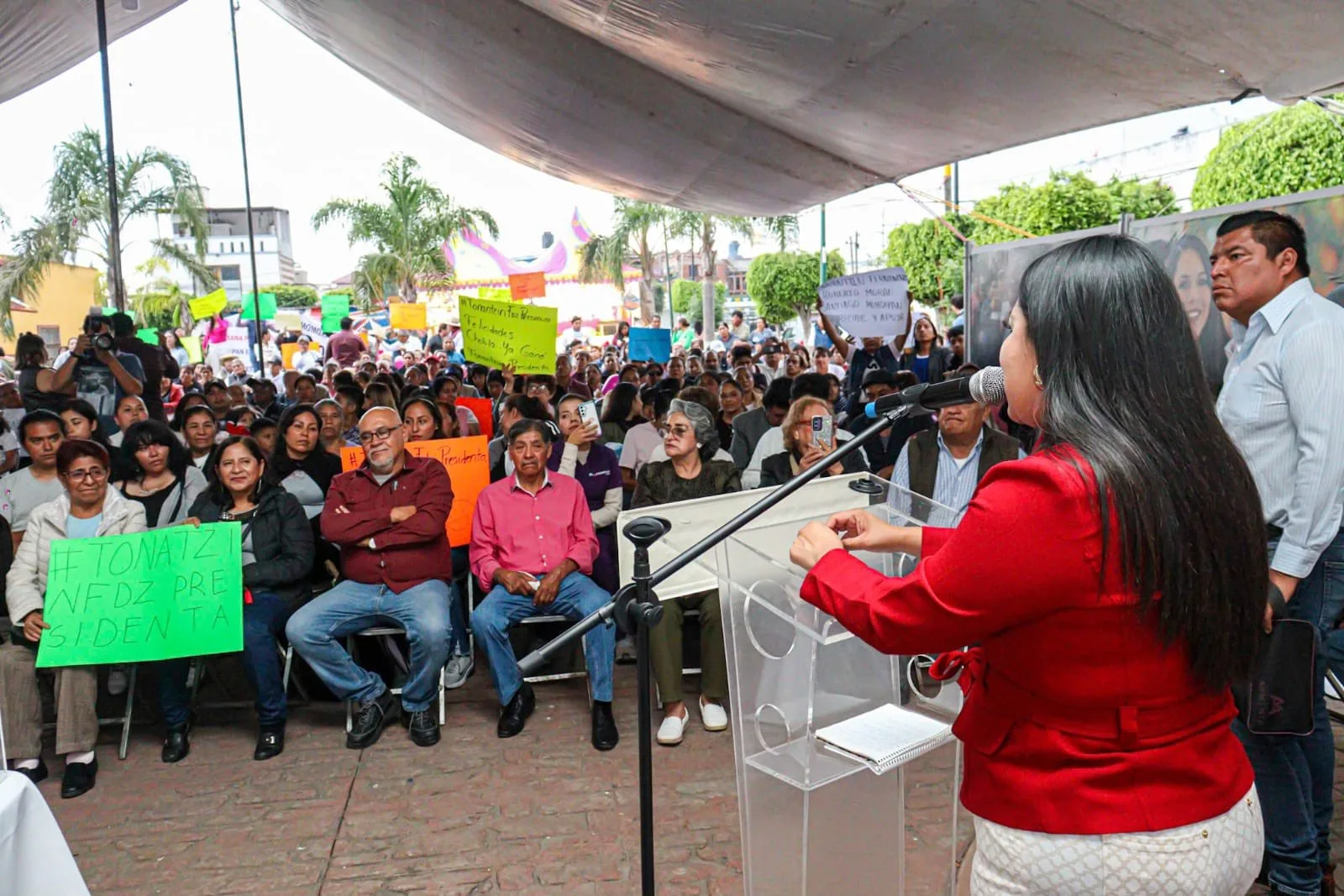 En Santiago Momoxpan, reconocen a Tonantzin Fernández como la edil electa de San Pedro Cholula