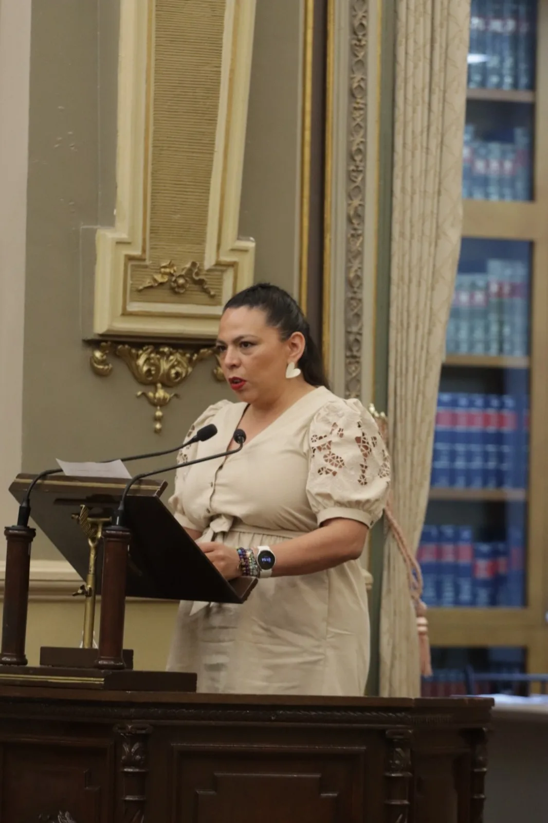 Con lágrimas en los ojos, Felipe Carpinteiro festeja la aprobación de la ley Carpi en el Congreso