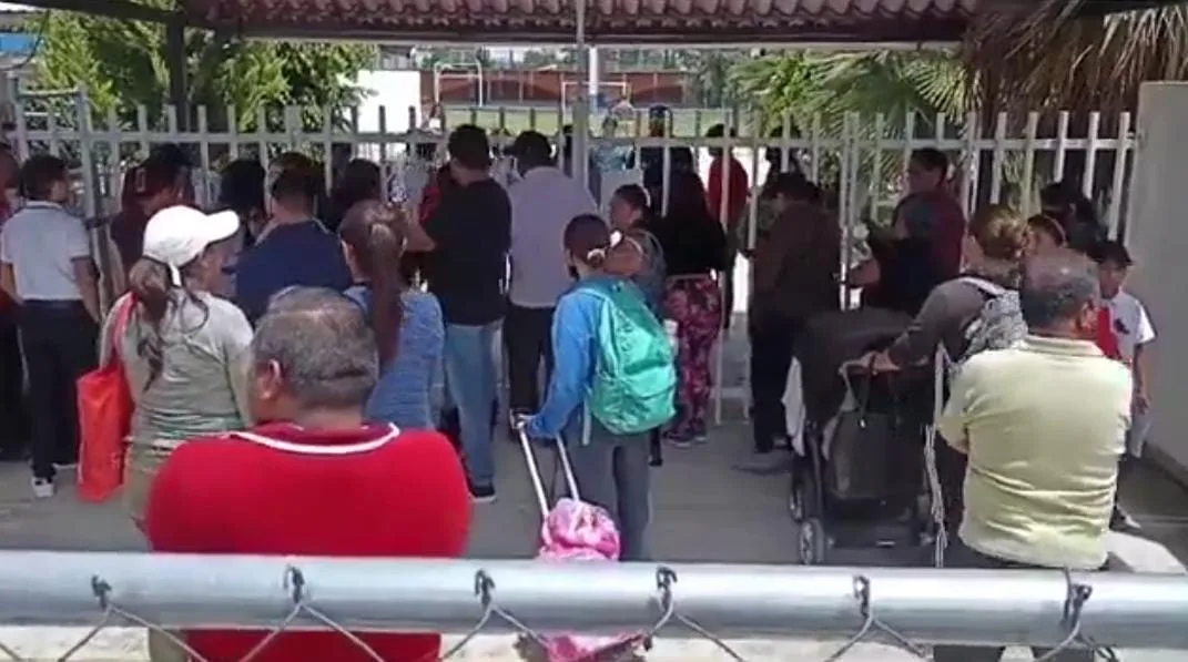 Padres de familia de la escuela primaria Blandina Torres de Marín exigen justicia por abuso