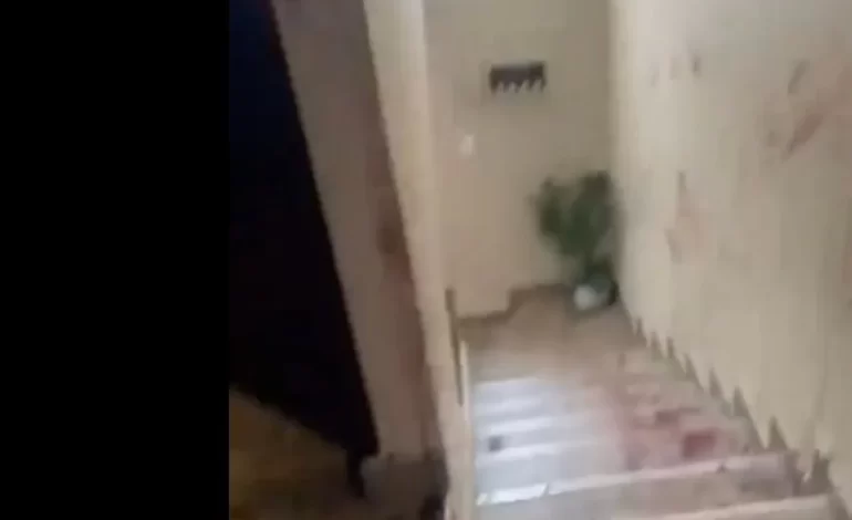 Enloquece joven y apuñala a madre y hermano de su exnovia