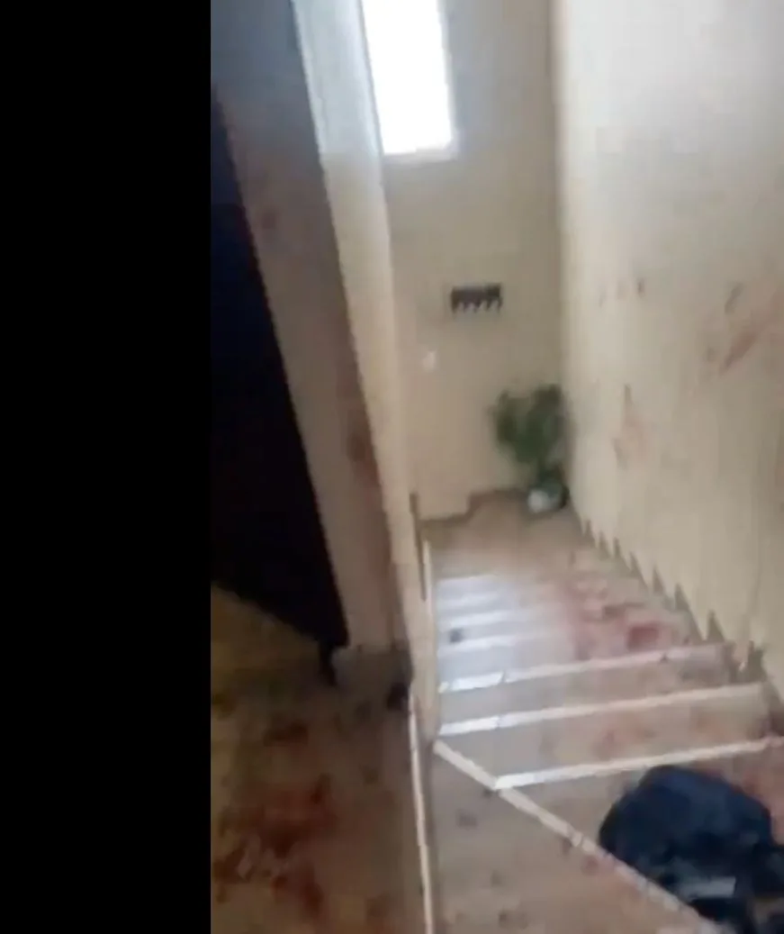 Enloquece joven y apuñala a madre y hermano de su exnovia