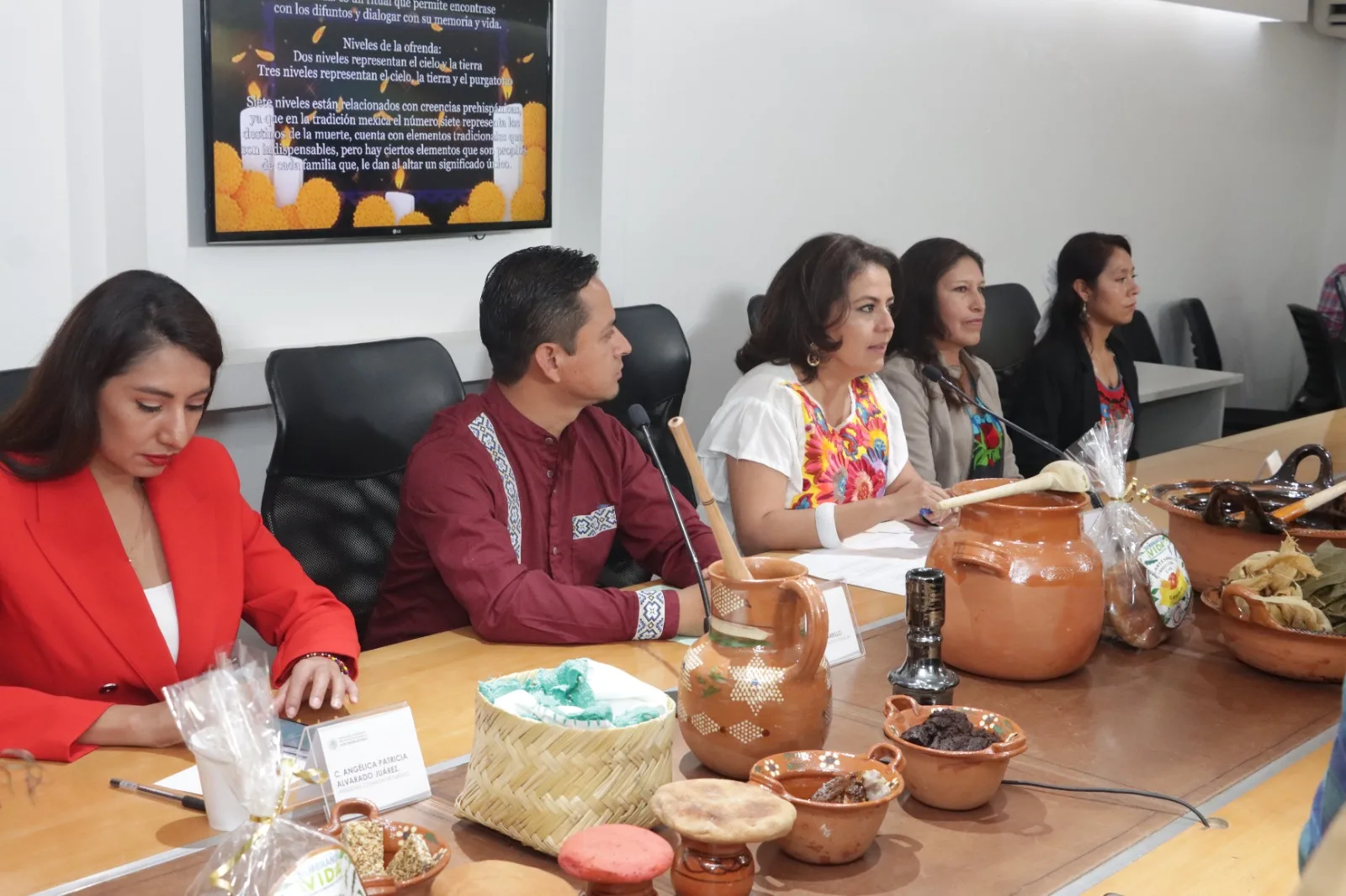 Presentan en Congreso del Estado actividades por Día de Muertos en Tochimilco y Atzitzihuacan