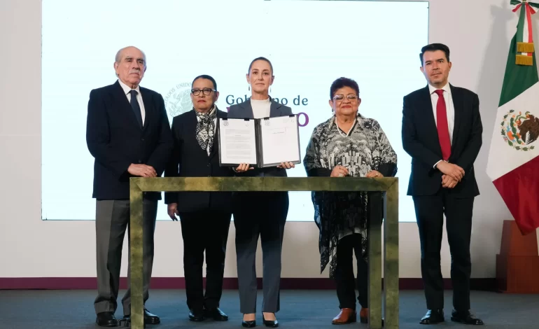 Presidenta Claudia Sheinbaum firma acuerdo que reconoce como Crimen de Lesa Humanidad, la matanza de estudiantes de 1968