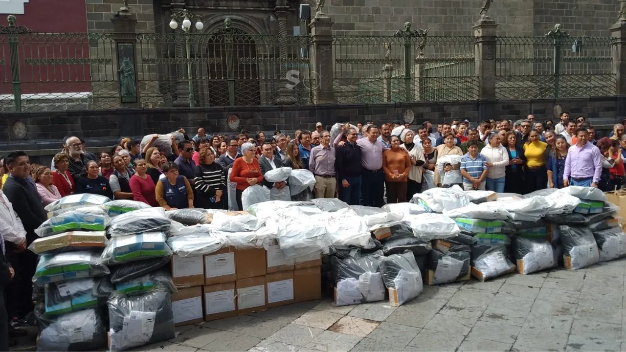 Entregan uniformes a trabajadores del ayuntamiento, a escasos días de llegar Pepe Chedraui