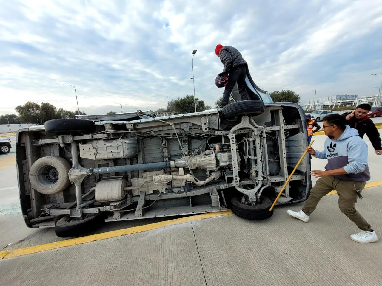 Transporte pirata provoca accidente en Ciudad Modelo