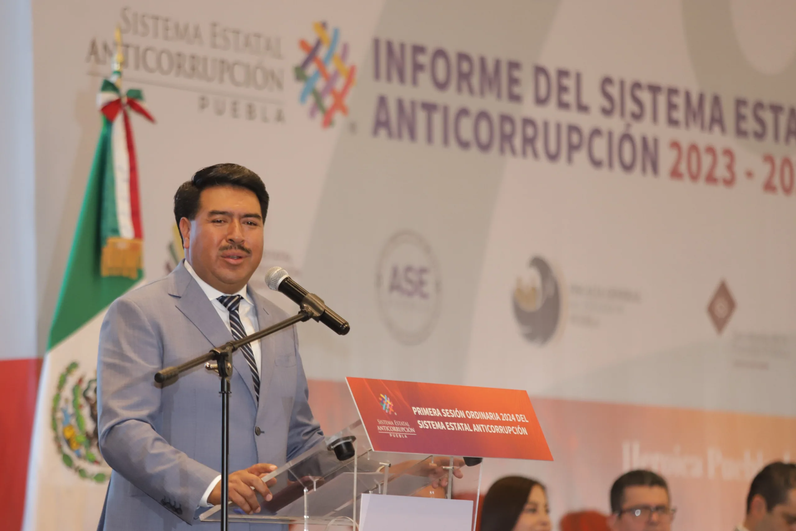 Aumento a pasaje del transporte público podría definirse a finales de noviembre: Javier Aquino