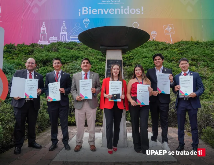 Estudiantes de universidad poblana reconocidos con Premio CENEVAL