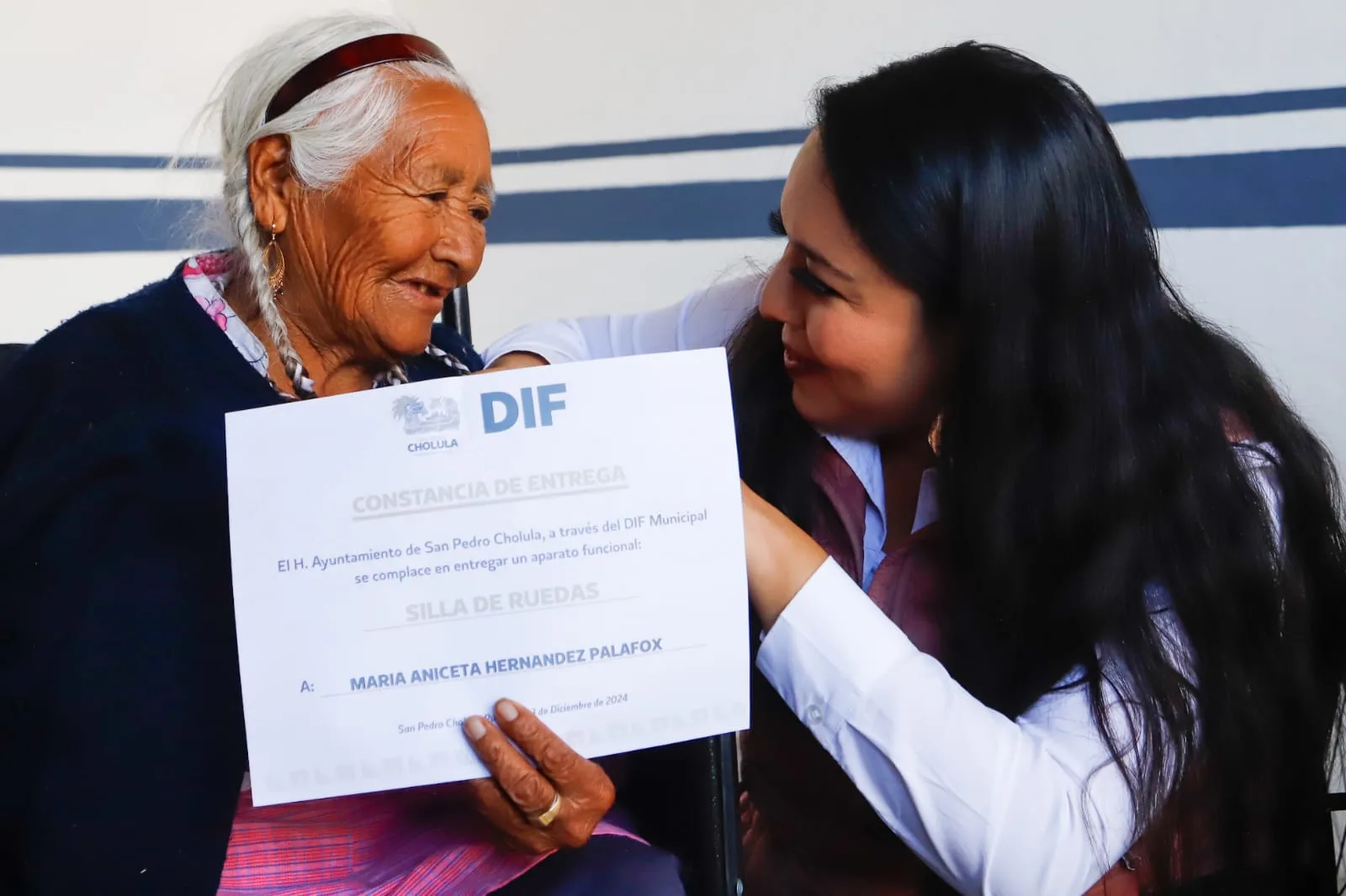DIF Municipal y Gobierno de Cholula entregan aparatos funcionales a personas con discapacidad