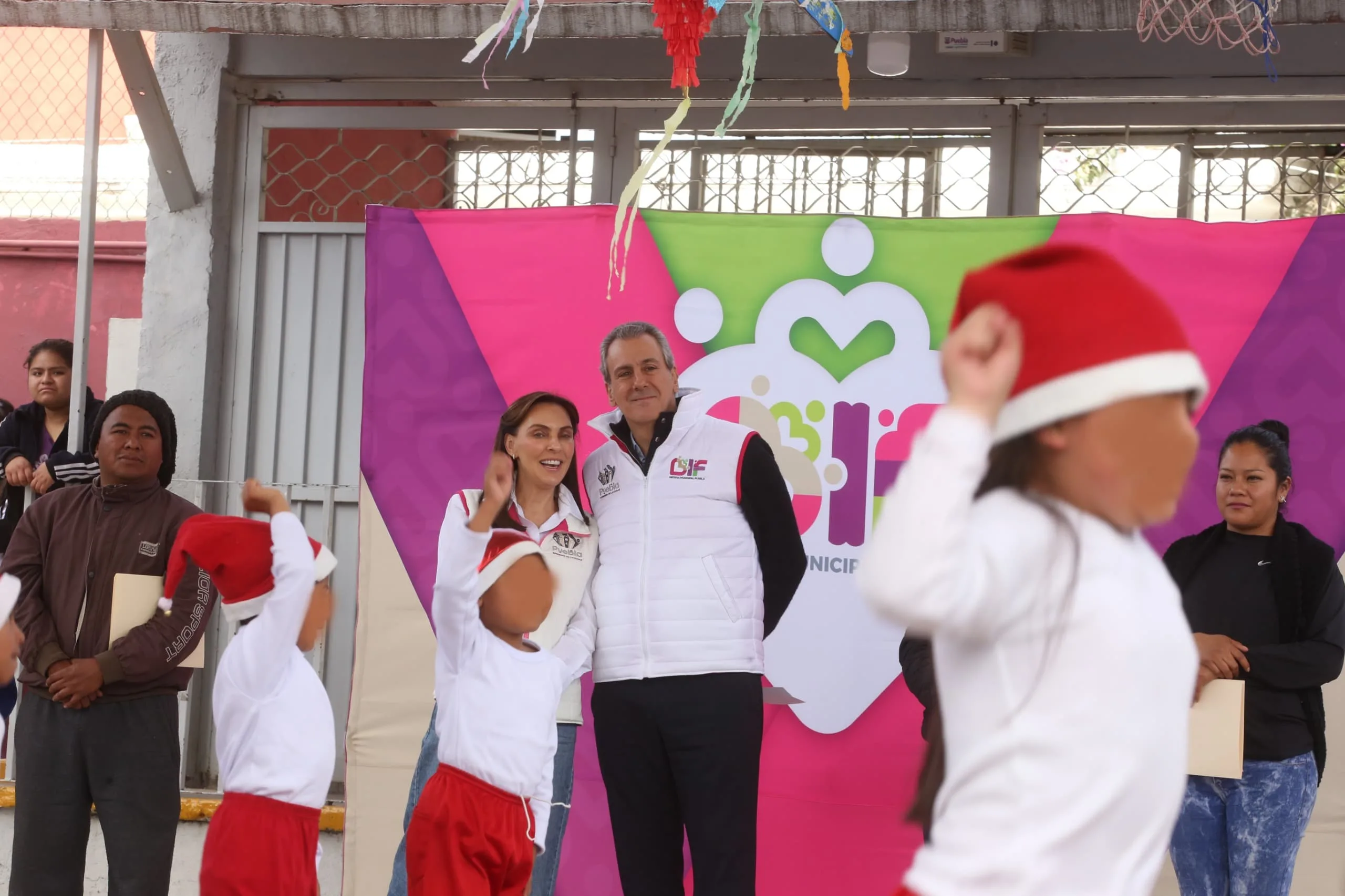 Entrega SMDIF dos nuevos desayunadores reequipados en Xilotzingo y San Baltazar Resurrección