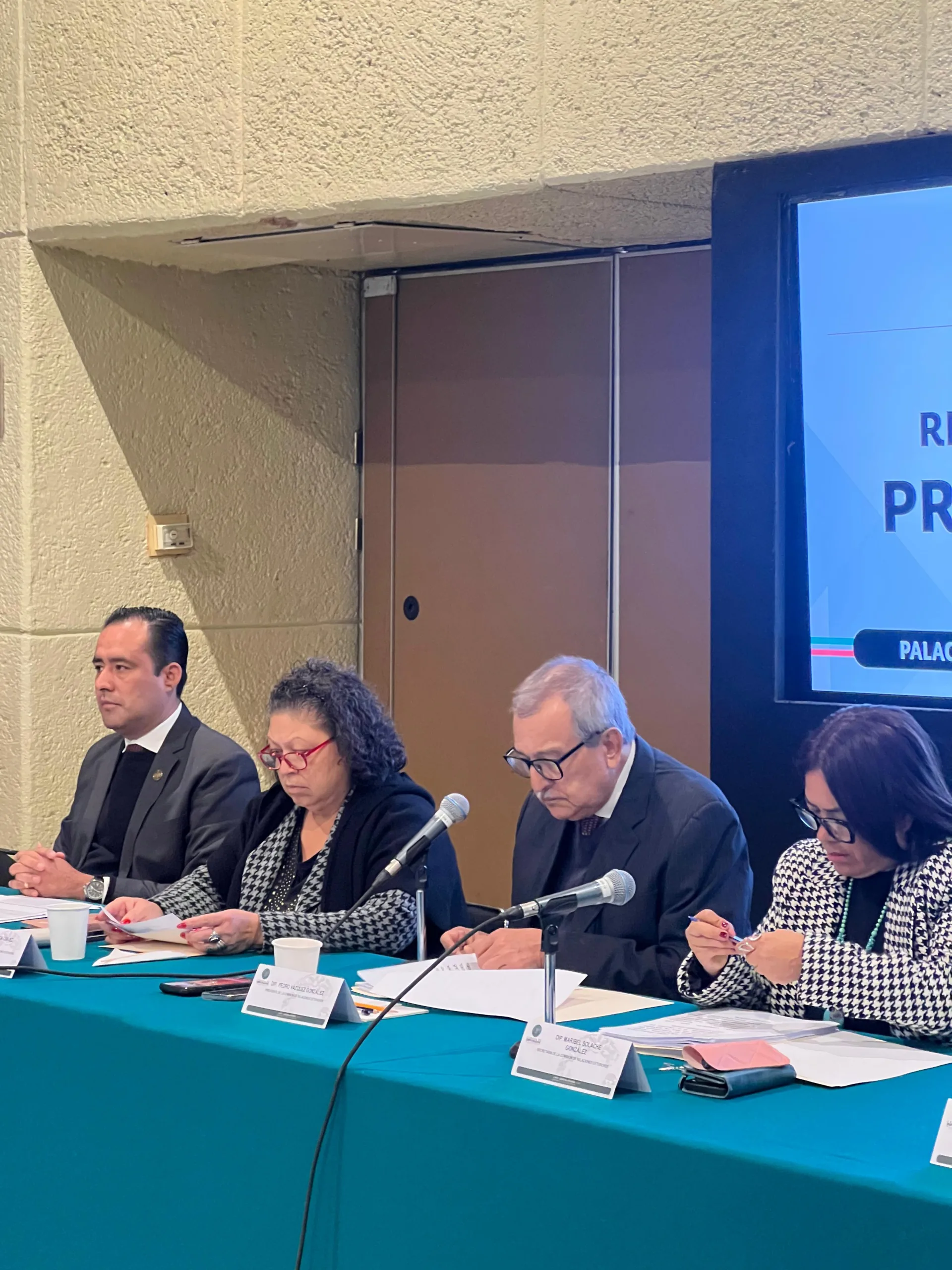 Diputado Eduardo Castillo pide apoyo a migrantes en repatriación de familiares