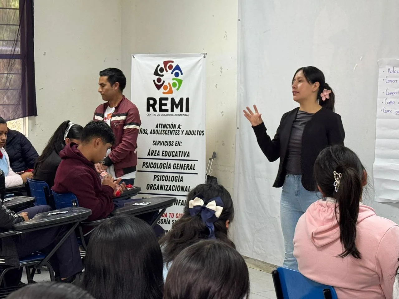 Alumnos de bachillerato en Teziutlán, reciben pláticas para prevención de SIDA