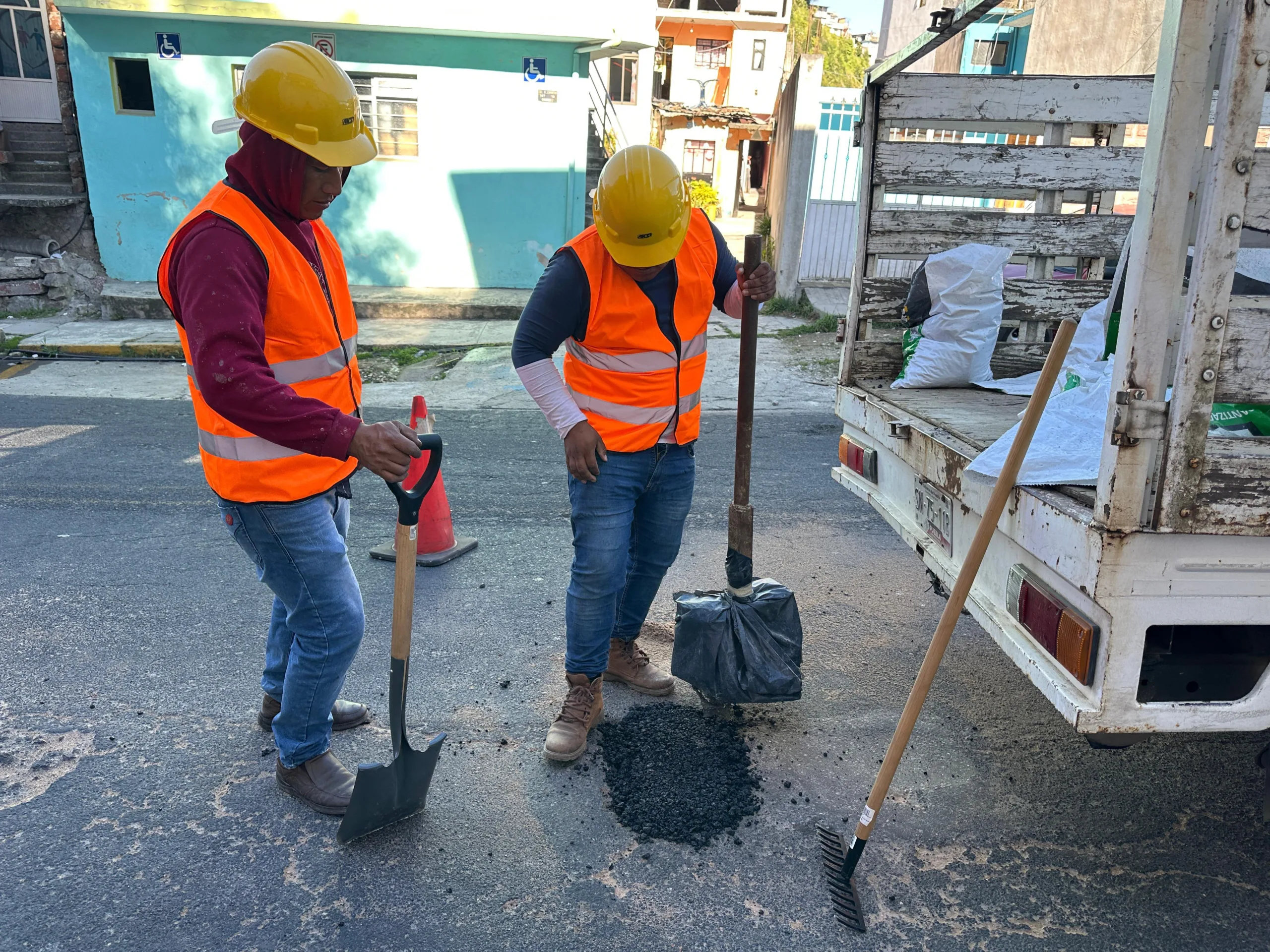Teziutlán realiza programa emergente de bacheo