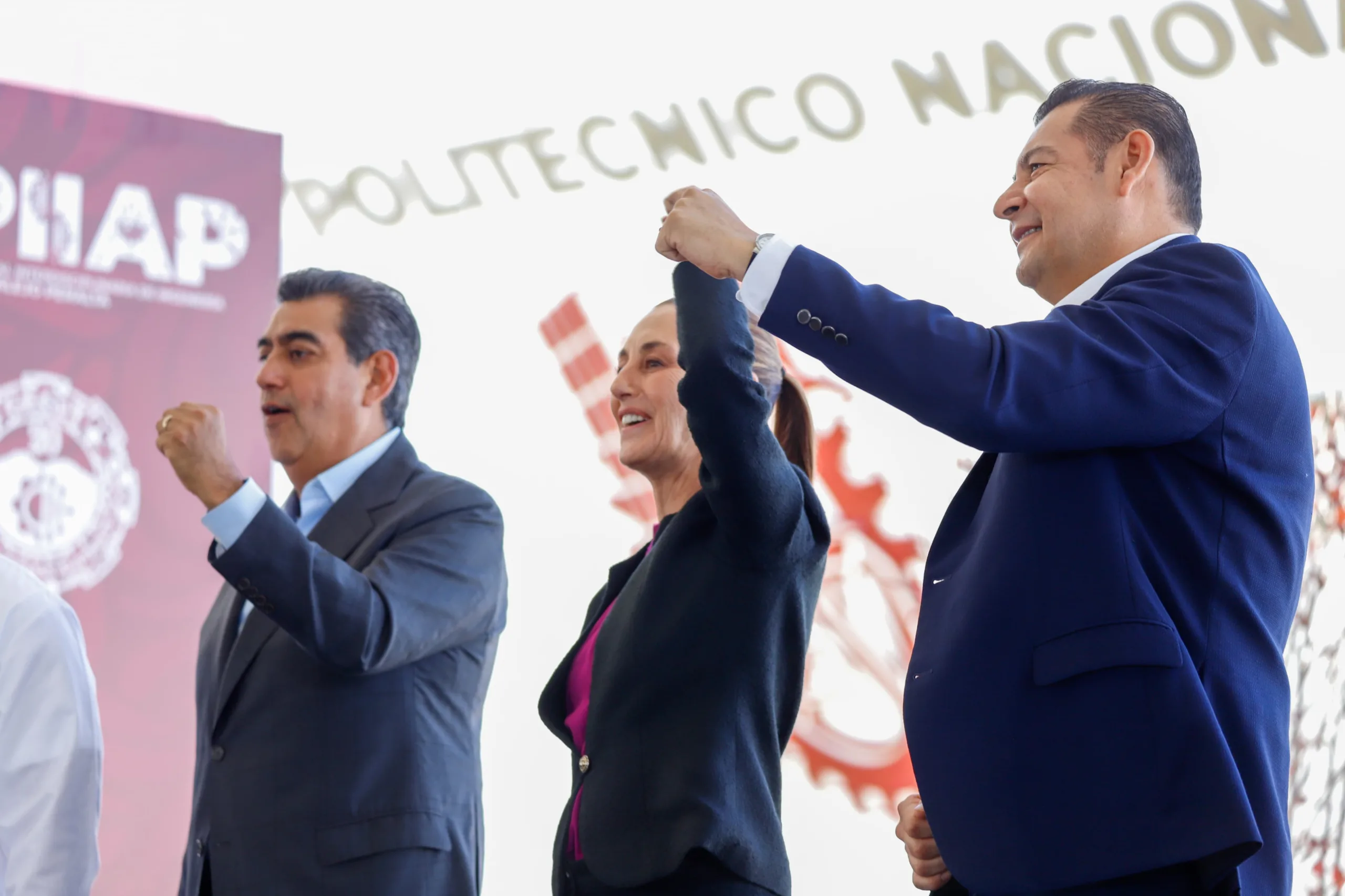 Sheinbaum reconoce trabajo de Sergio Salomón y desea éxito a Alejandro Armenta en histórica transición en Puebla