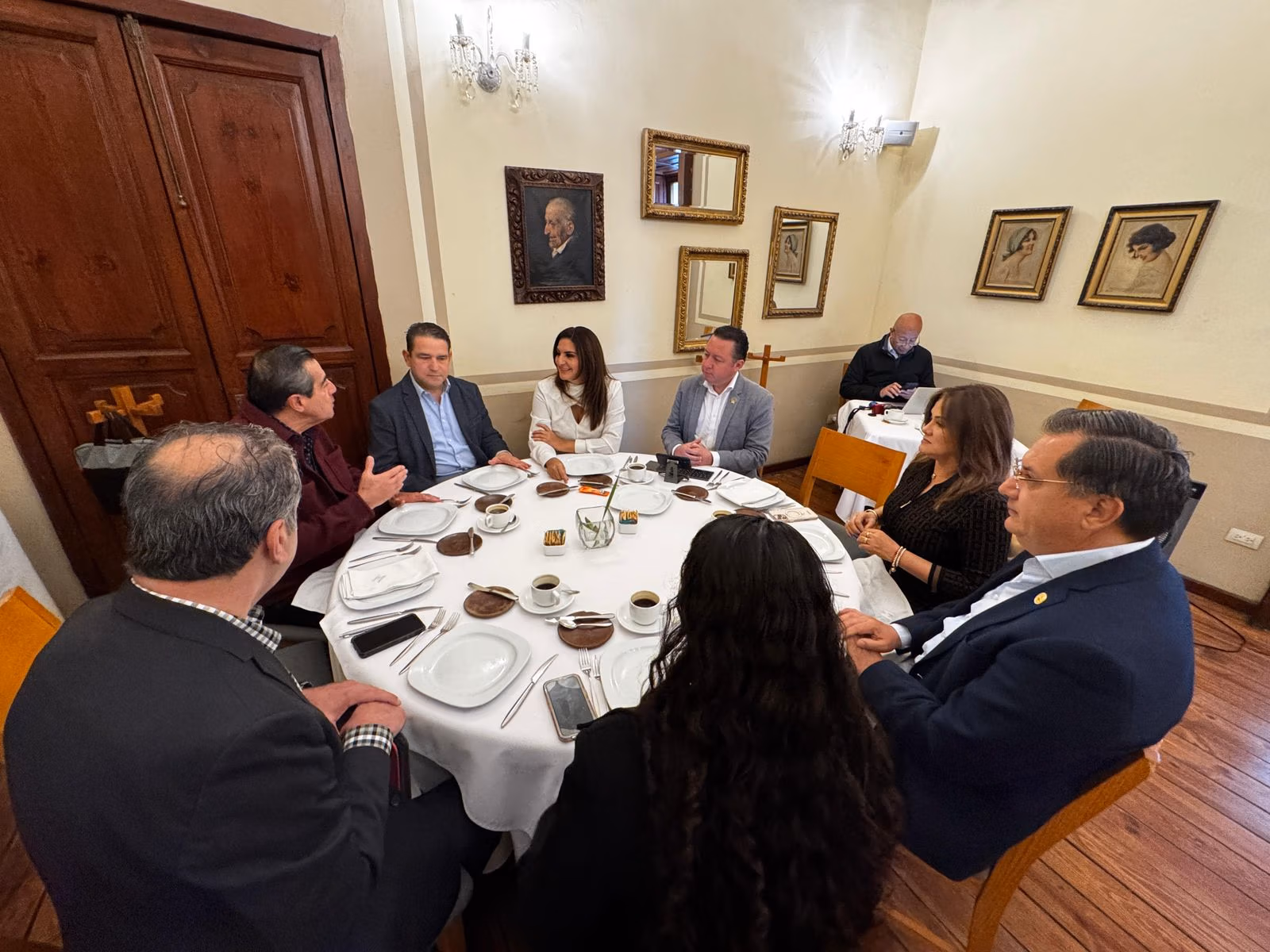 Empresarios poblanos y San Lázaro buscan solución para créditos del INFONAVIT