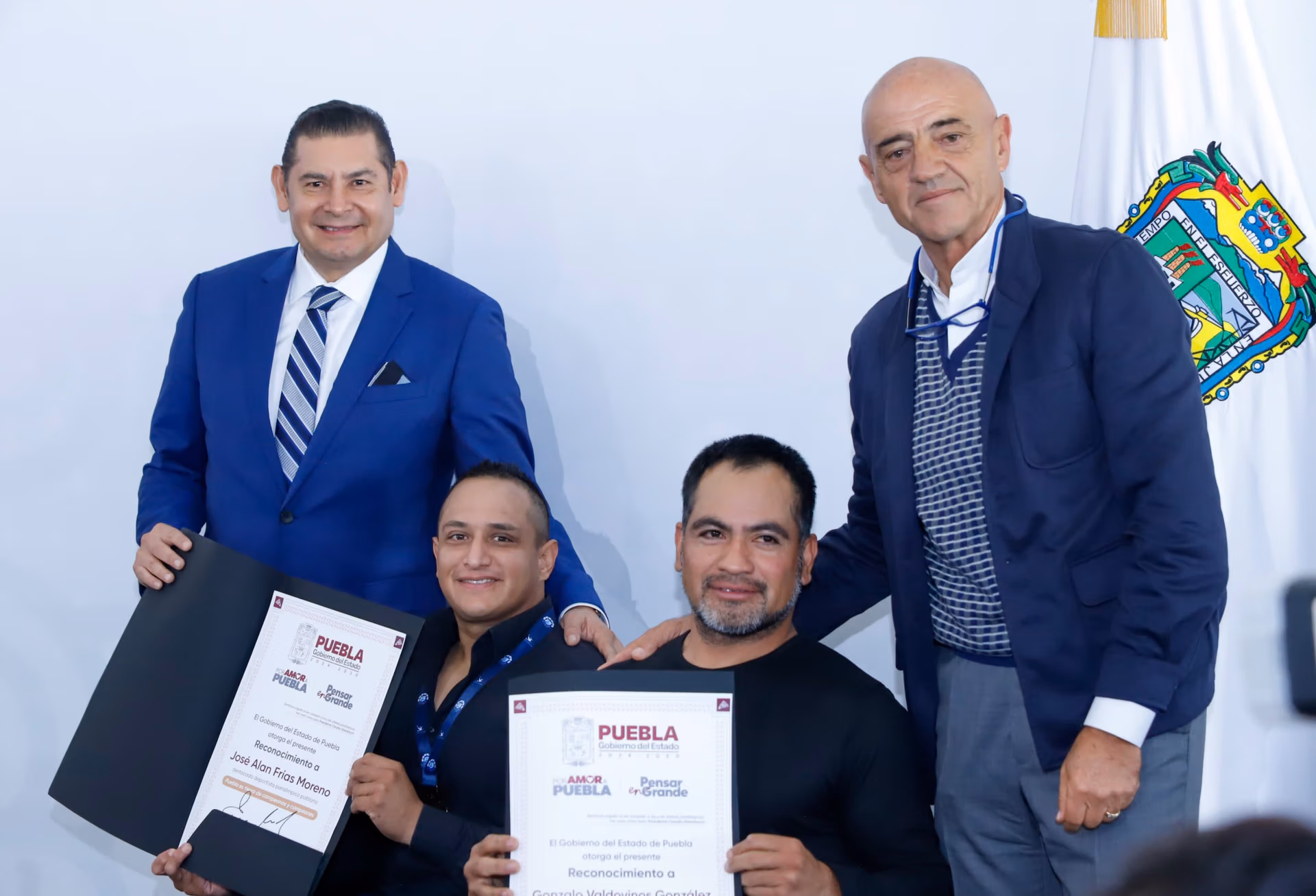 Alejandro Armenta destaca la trayectoria del atleta paralímpico José Alan Frías Moreno
