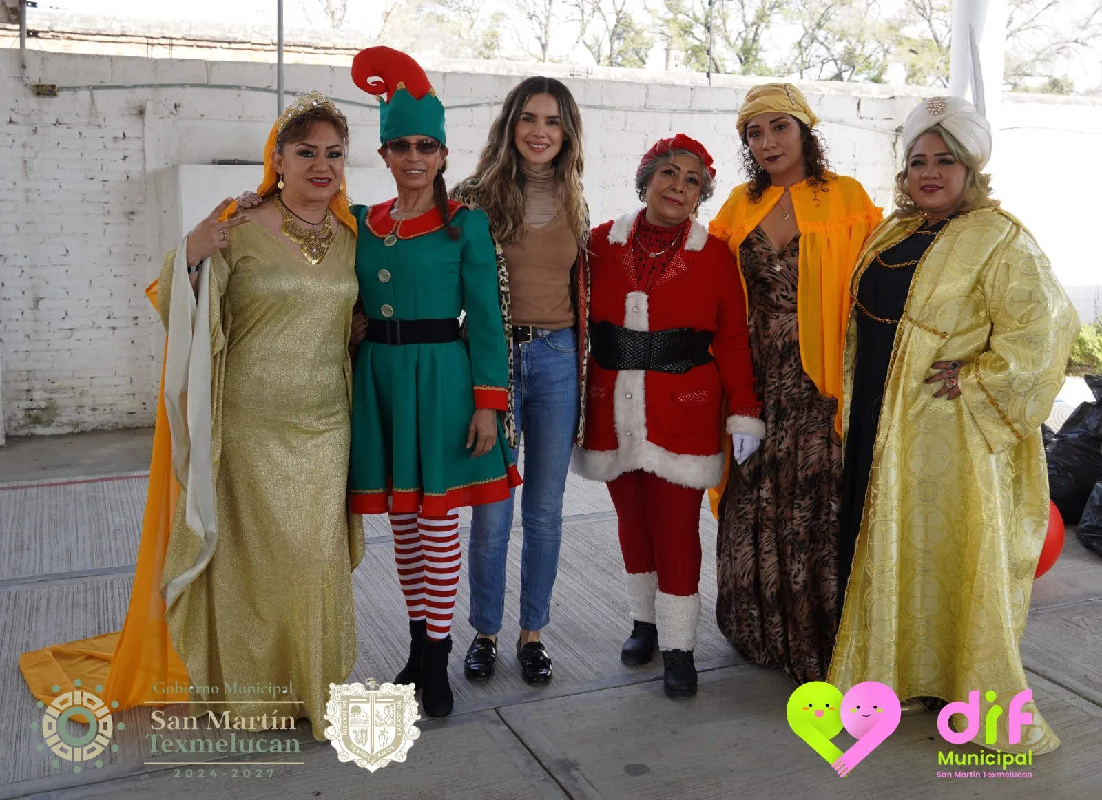 DIF Municipal de Texmelucan y Red MucPaz entregan juguetes y ropa a niñas y niños