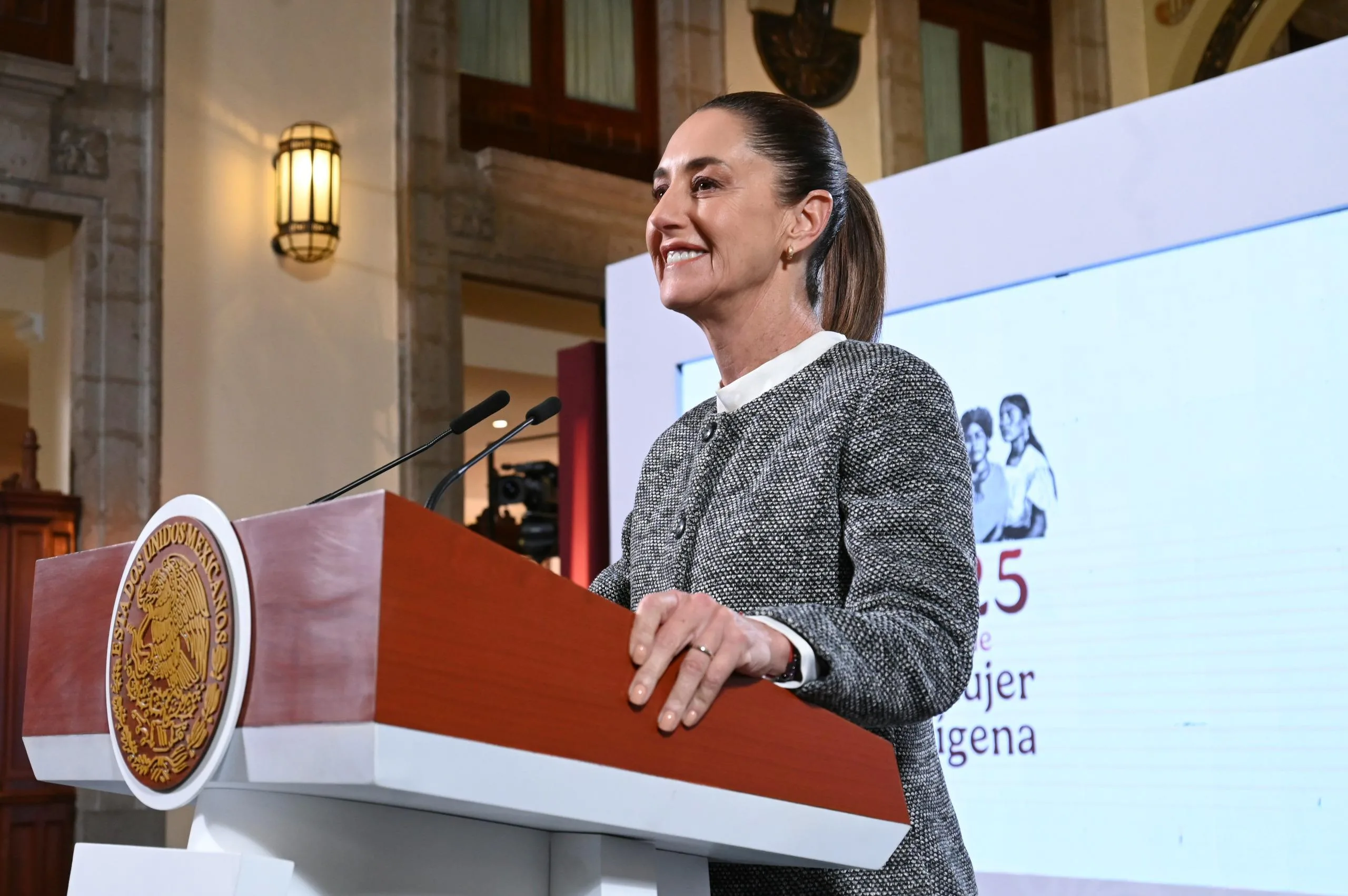 Claudia Sheinbaum presenta Olinia, la primera armadora mexicana de mini vehículos eléctricos