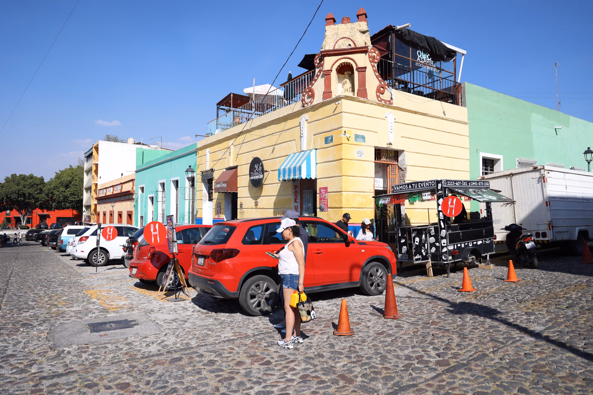 Franeleros cobran 100 pesos en Analco; el Ayuntamiento planea parquímetros
