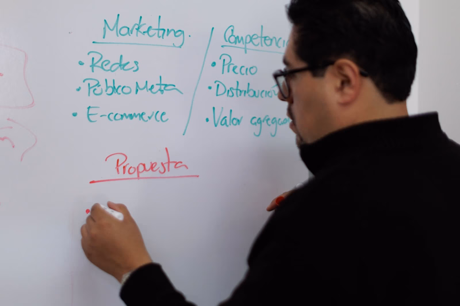 Gobierno de la Ciudad capacita a emprendedores con curso gratuito sobre Plan de Negocios