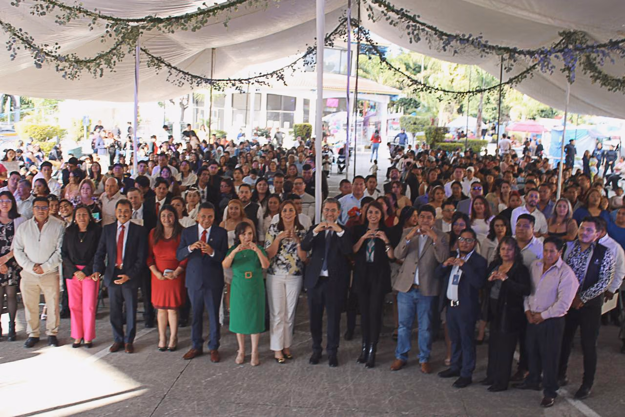 Armando Aguirre encabeza boda comunitaria en Coronango