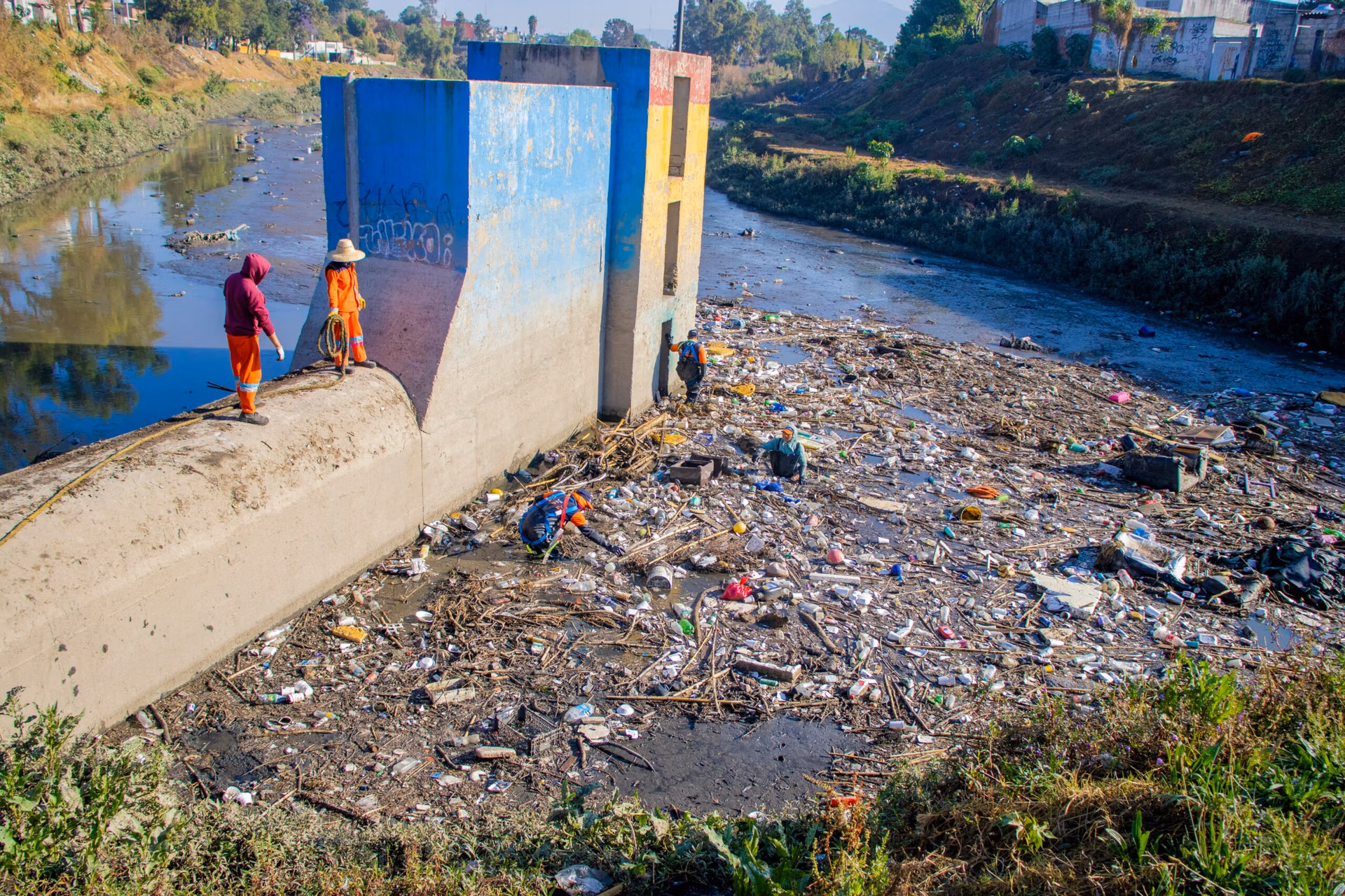 Gobierno de la Ciudad refuerza acciones de limpieza en los vasos reguladores “Puente Negro” y “El Santuario”
