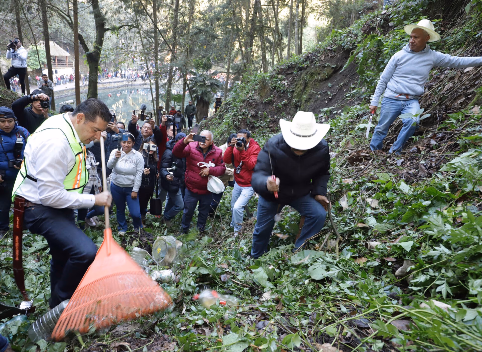 Chignautla, ejemplo de trabajo comunitario: Gobierno estatal reconoce su faena y tequio