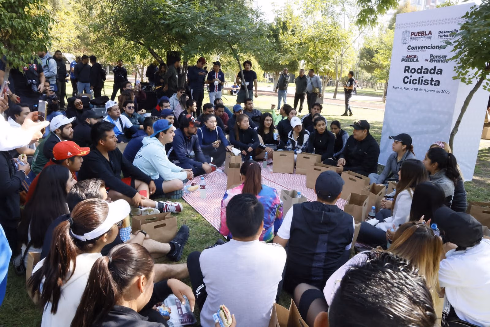 📌 Armenta presenta proyectos de desarrollo inclusivo a jóvenes poblanos