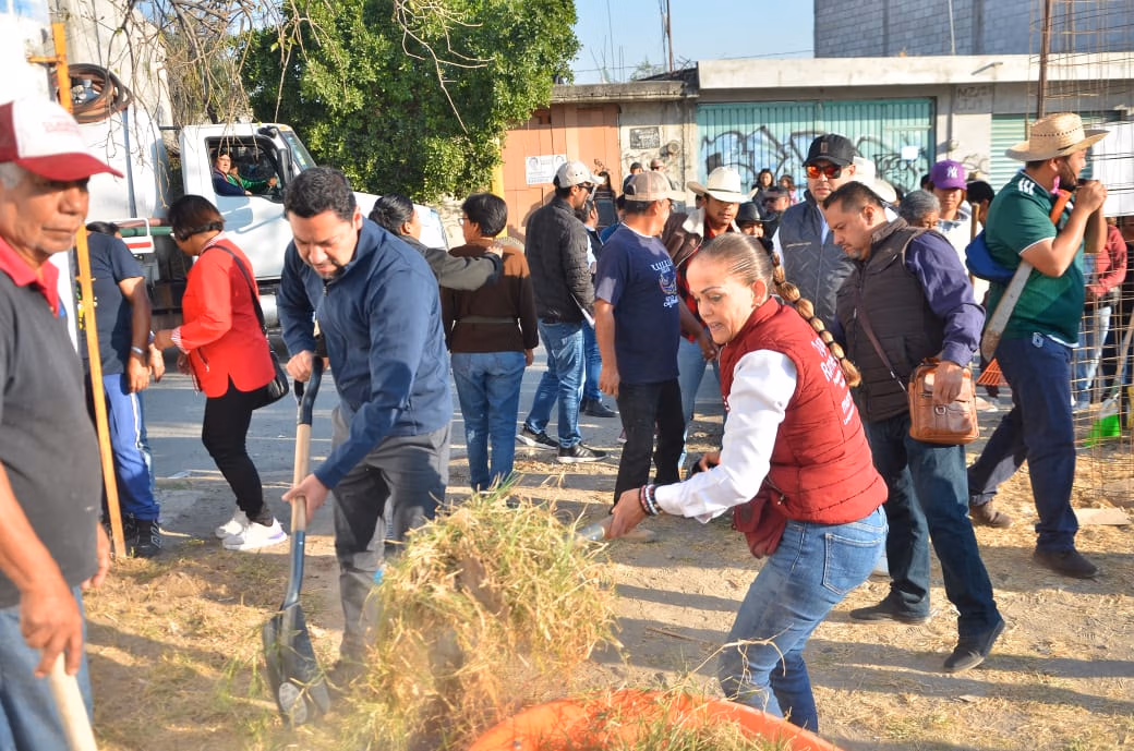 Olga Romero y Alejandro Armenta impulsan faena comunitaria en Puebla