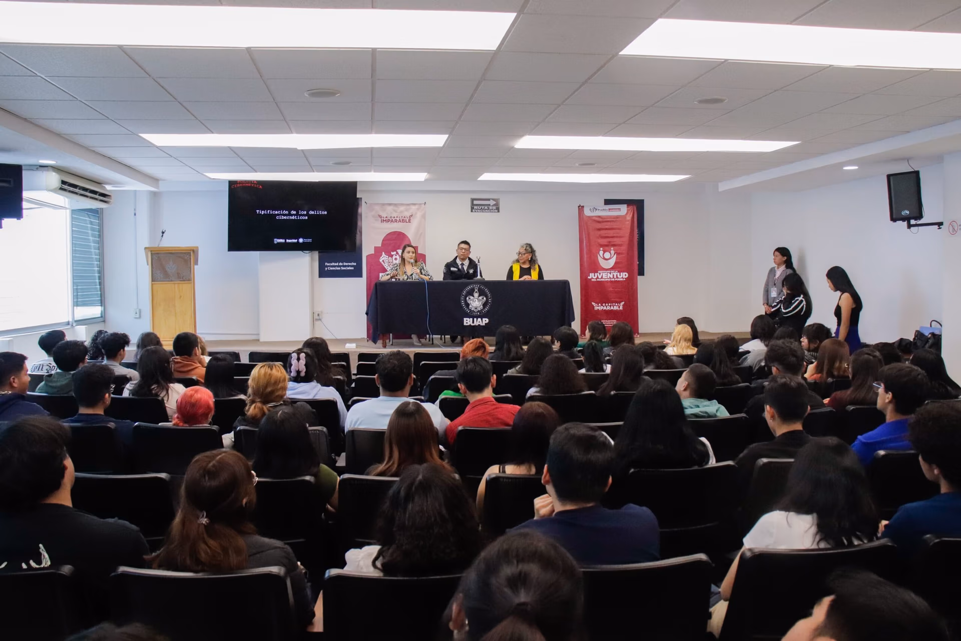Prevenidos 87 estudiantes sobre delitos digitales en Puebla