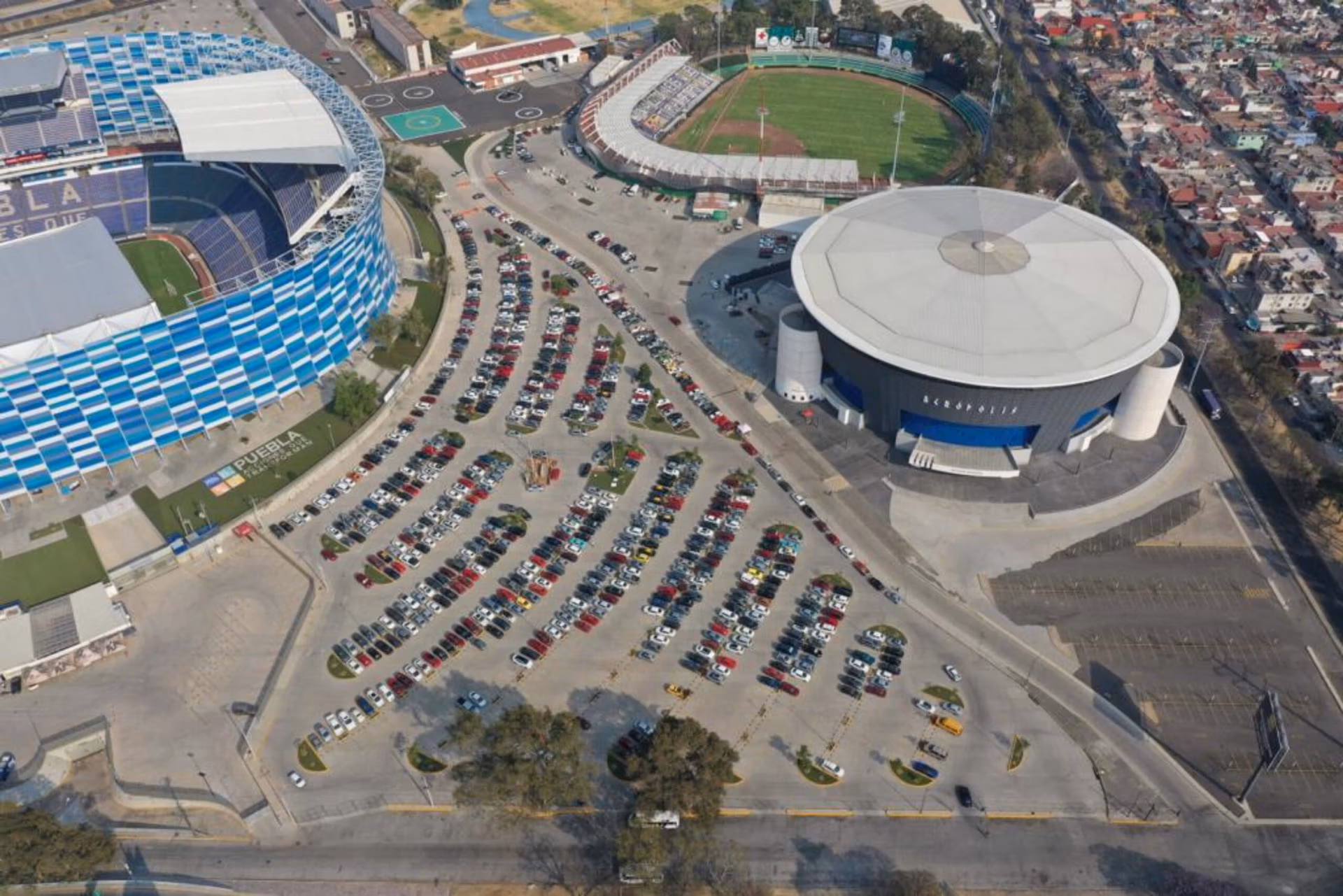 Gobierno analiza asumir el control del estacionamiento del Estadio Cuauhtémoc