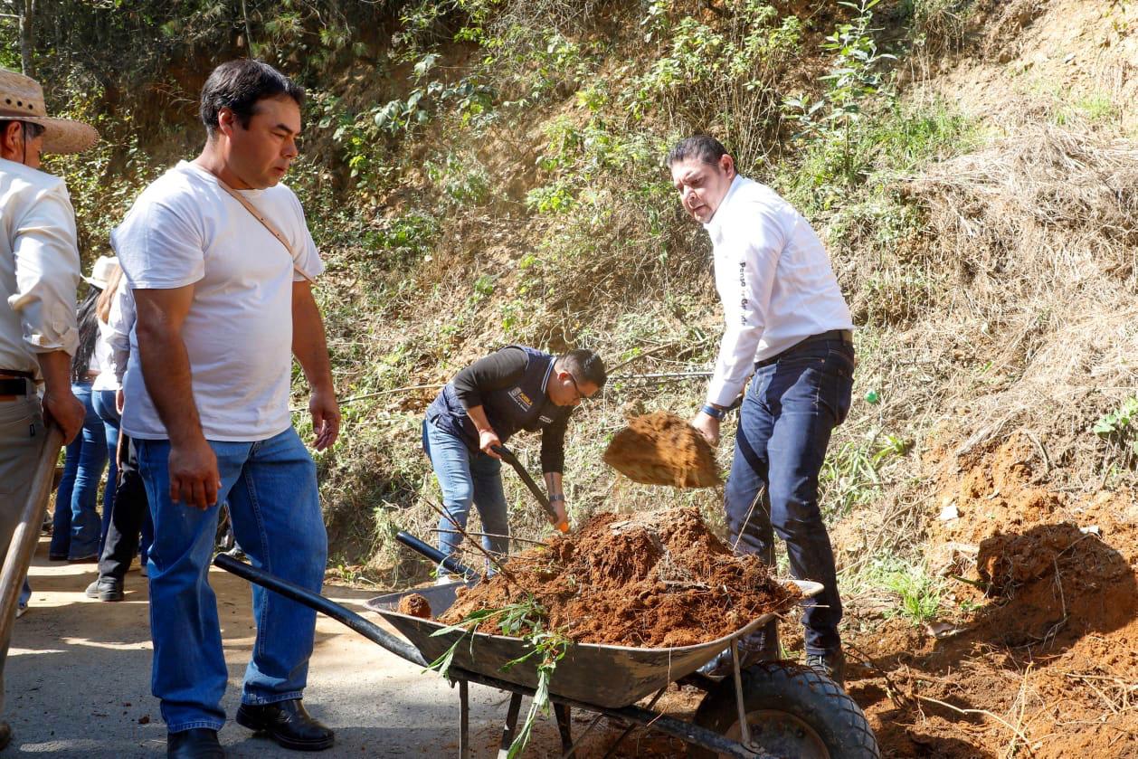 Tetela de Ocampo impulsa faena comunitaria y entrega de apoyos