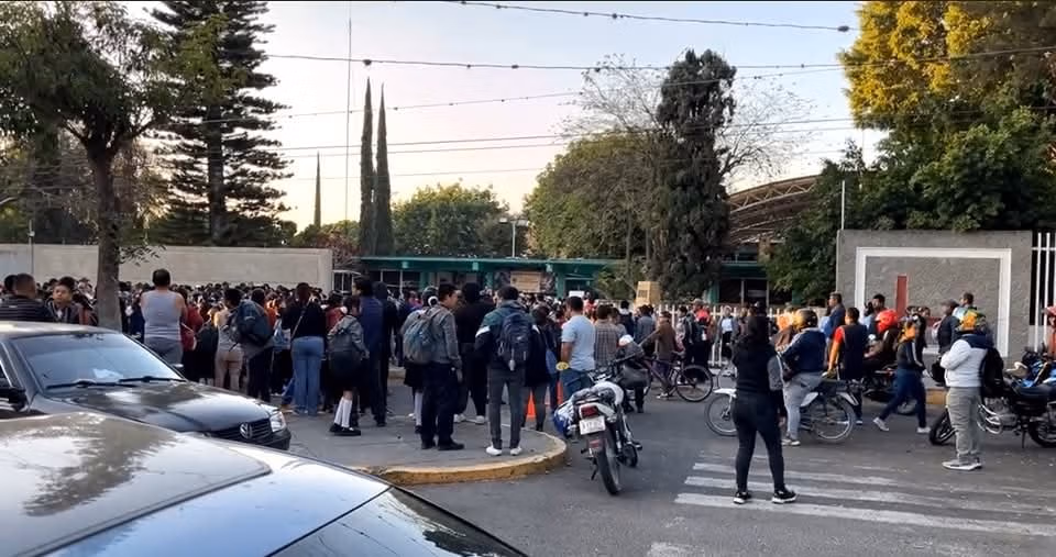 Realizan operativo de revisión de mochilas en Secundaria Jorge L. Tamayo