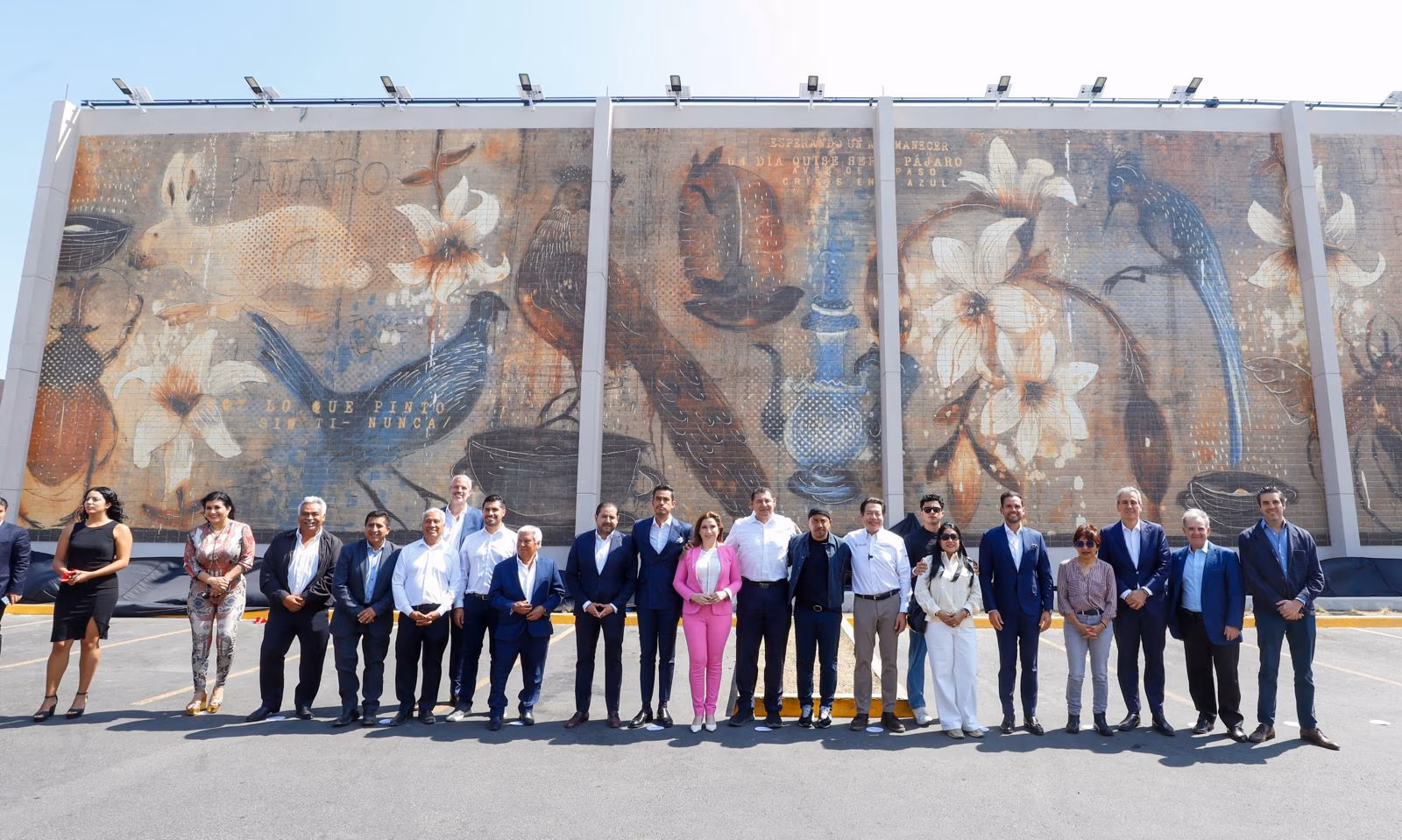 Puebla impulsa mural “Polinización” en el segundo piso de la autopista