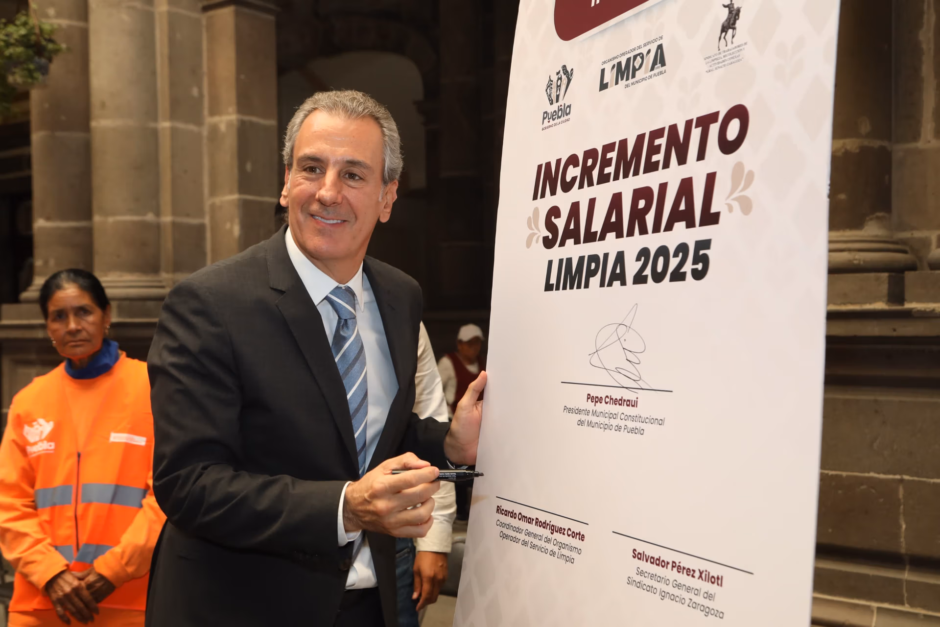 Gobierno Municipal anuncia aumento salarial para «naranjitas» de Puebla
