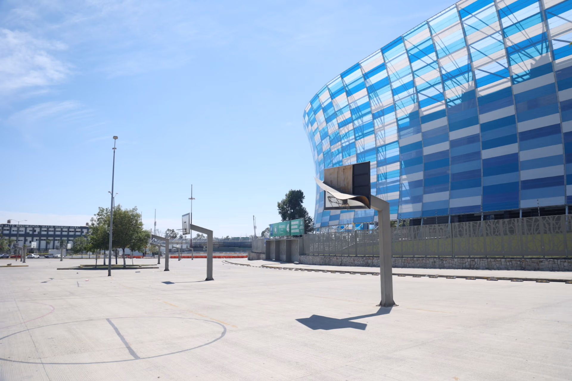 Adiós a los franeleros: Se convertirá estacionamiento de estadios en espacios deportivos públicos