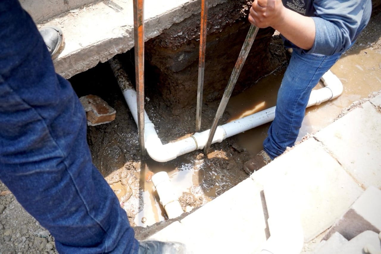 Mejora la distribución de agua en Santa María Xixitla con trabajos de reparación y mantenimiento del SOSAPACH