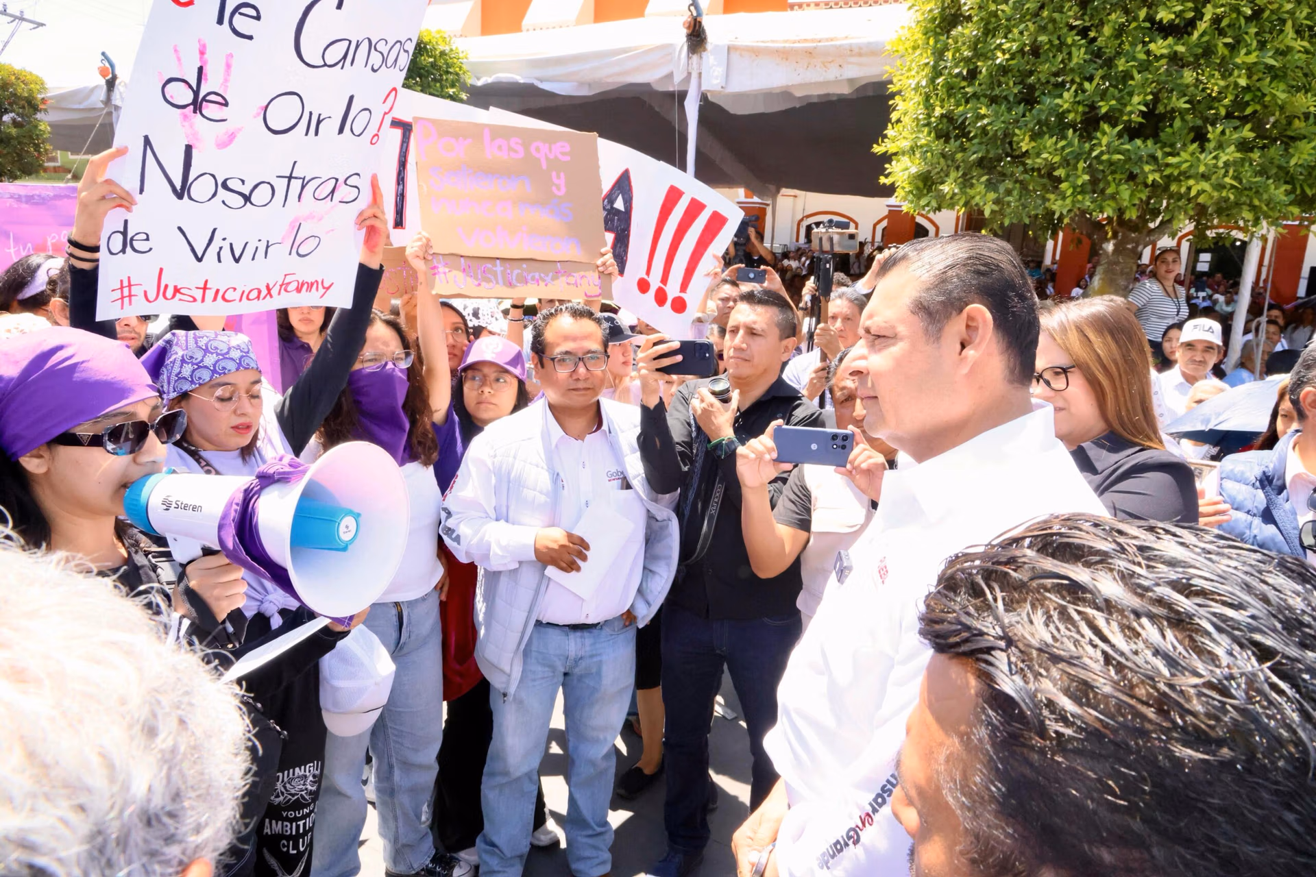 Gobernador Armenta atiende a familia de Fanny; habrá refugio en Xicotepec