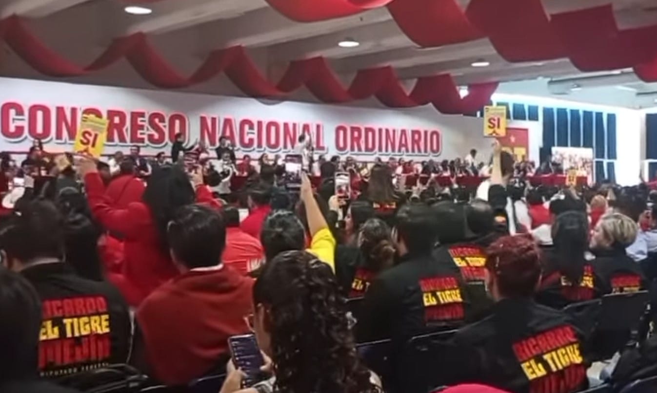 Abuchean a Fernández Noroña en Congreso del PT; se retira entre gritos de «traidor» e «hipócrita»