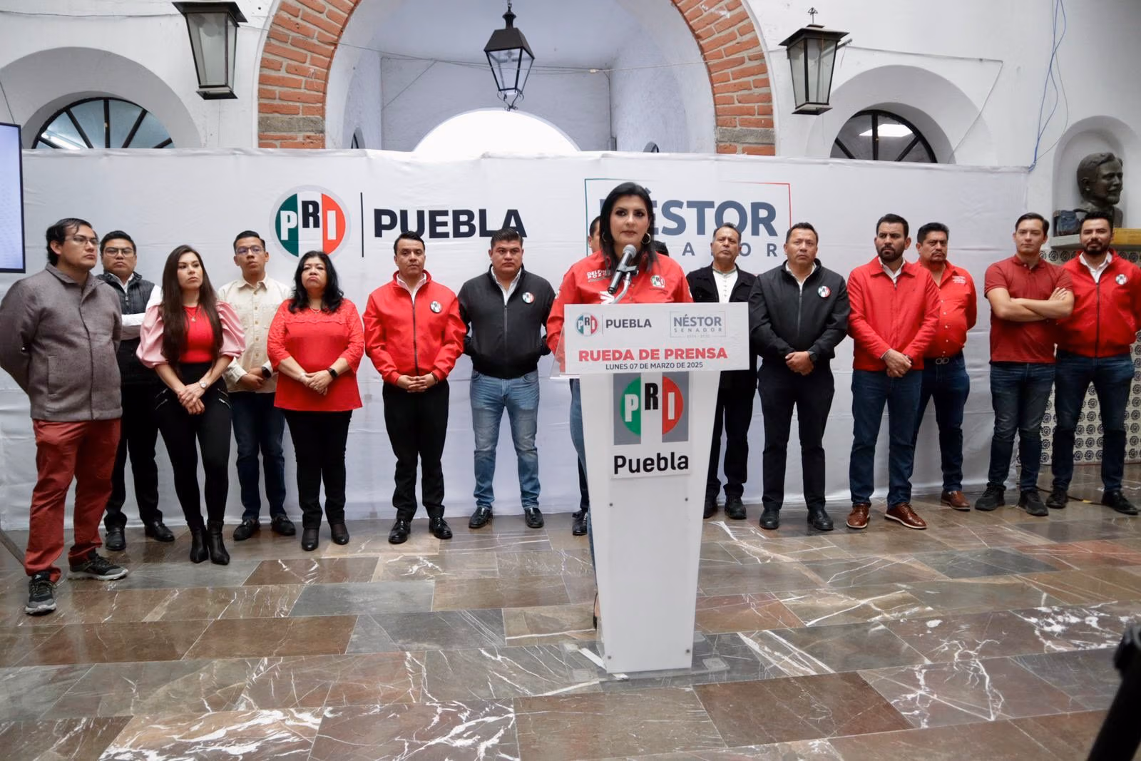 Propone PRI titulación gratuita para estudiantes con alto promedio