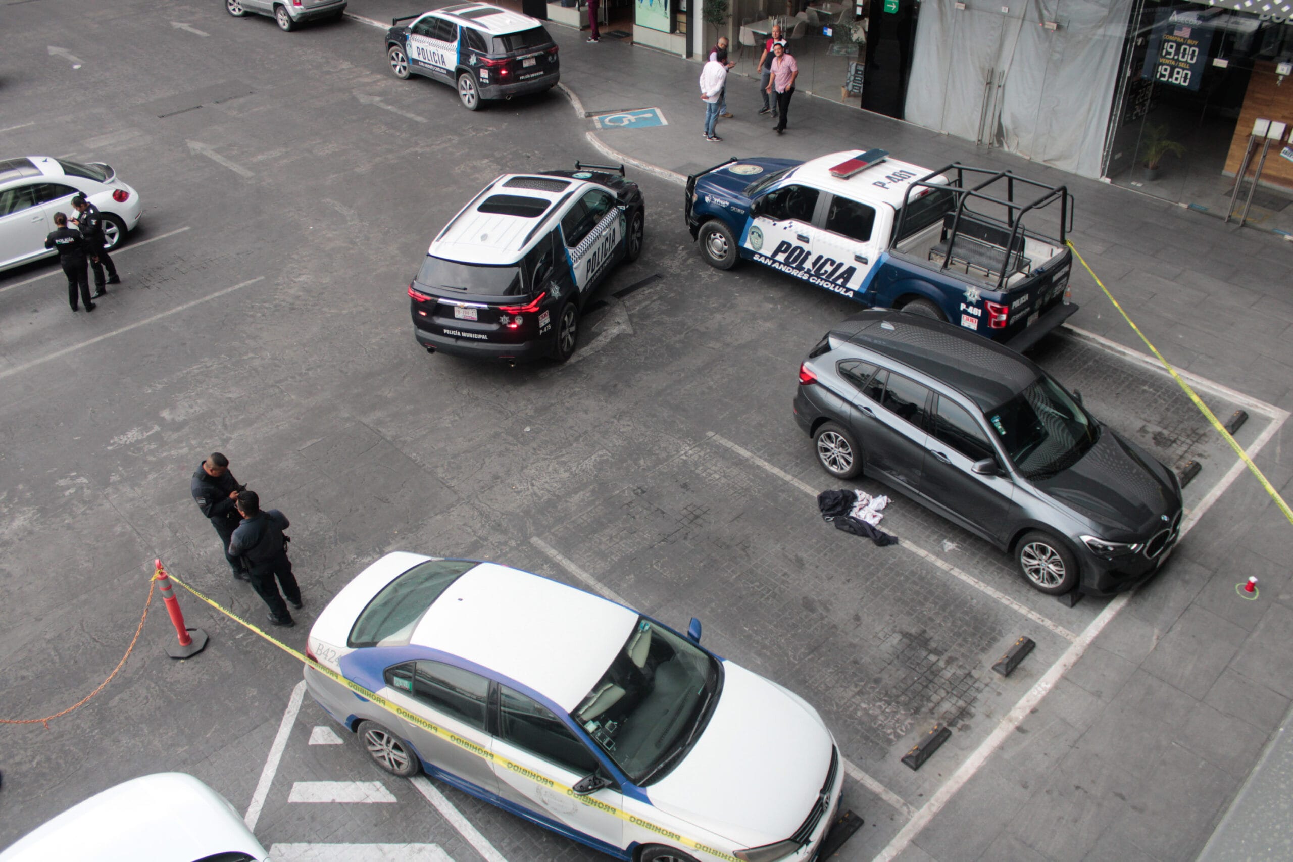 Intento de asalto frente a banco en Plaza Kentro deja a militar retirado herido
