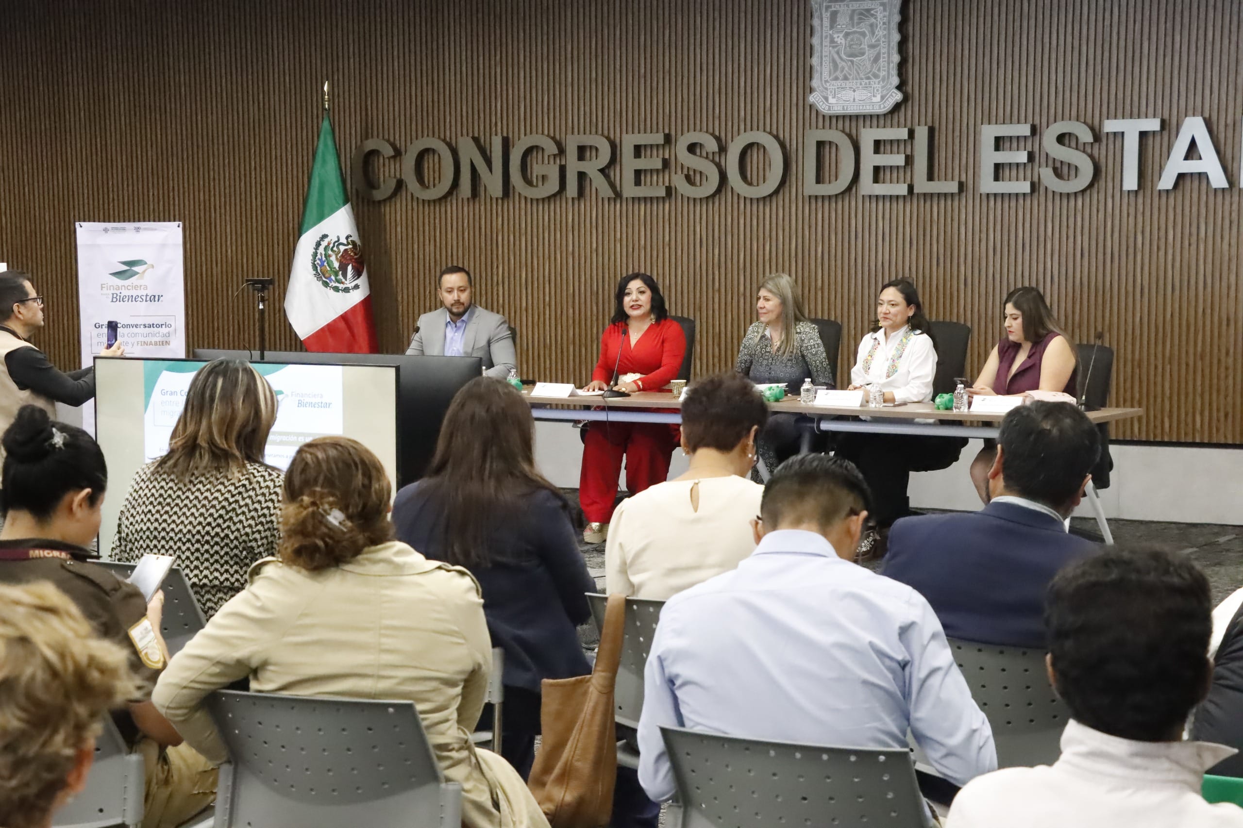 Realizan en el Congreso del Estado Conversatorio entre la Comunidad Migrante y Finabien