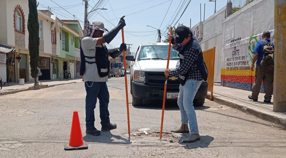 Monitorea Gobierno de la Ciudad calidad en pozos de visita de drenaje en Amalucan y San Jerónimo Caleras