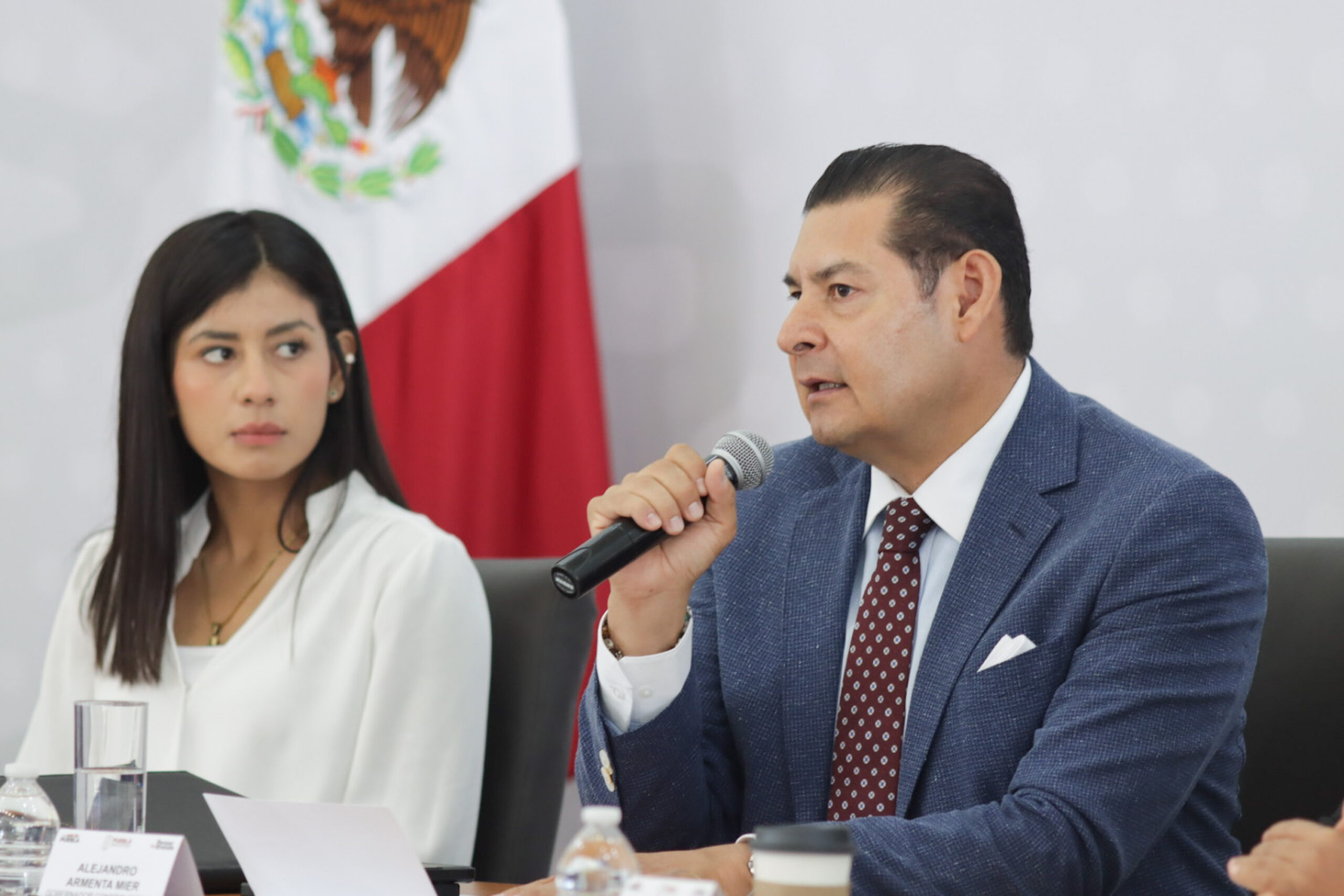 Armenta enviará 10 abogados a Los Ángeles para defender a migrantes poblanos