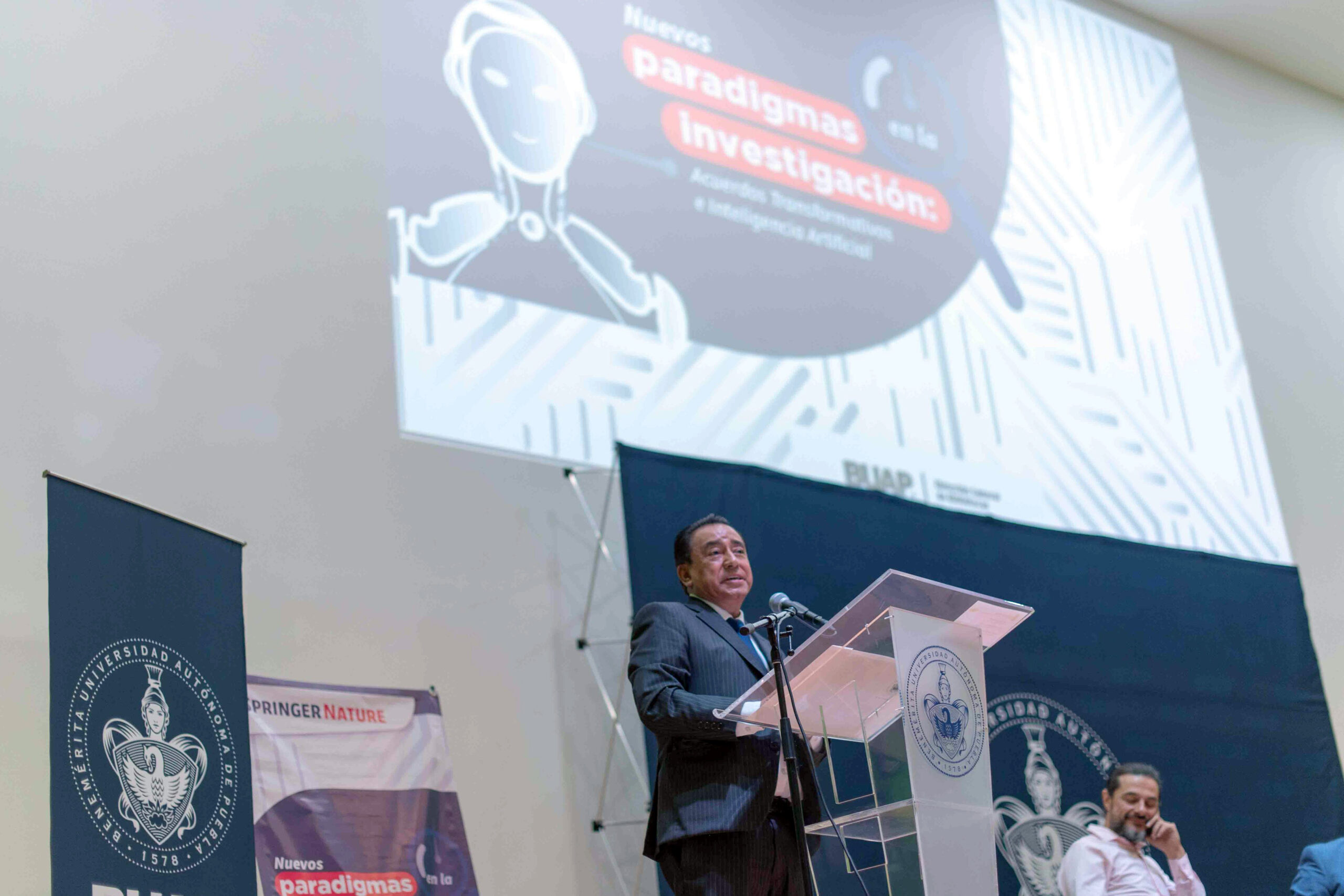 Abordan en la BUAP la importancia del acceso abierto al conocimiento y la Inteligencia Artificial