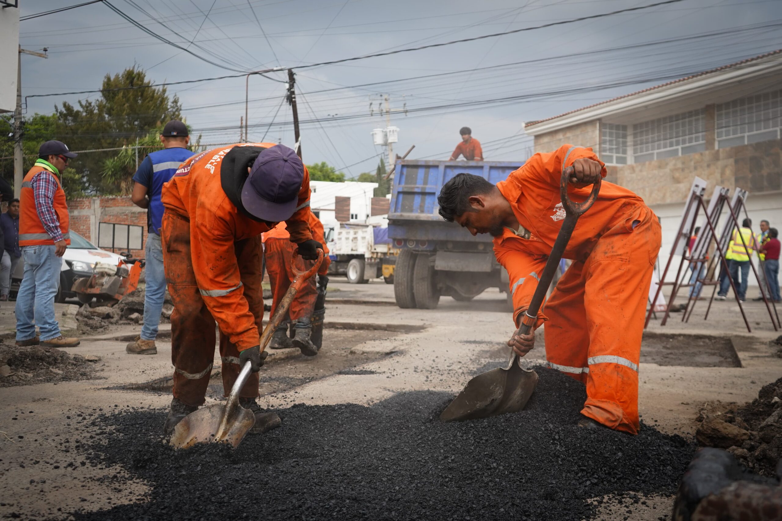 Refuerza Pepe Chedraui Campaña de Bacheo en la capital