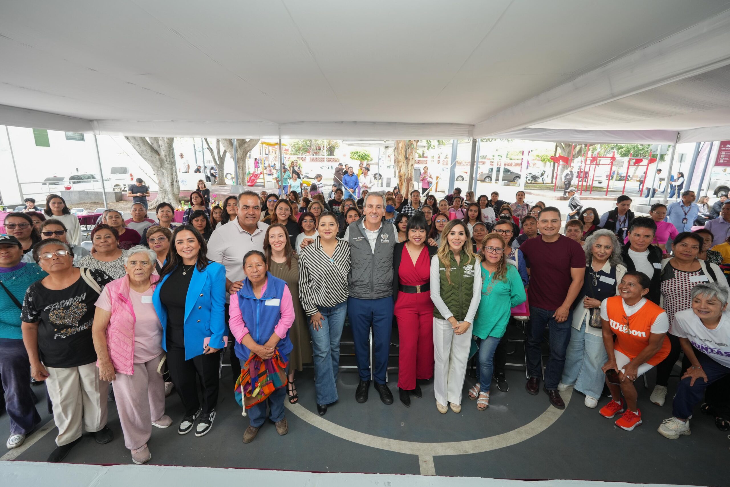 Participaron mujeres de San Baltazar Campeche en Jornada de Bienestar Integral del Gobierno de la Ciudad.