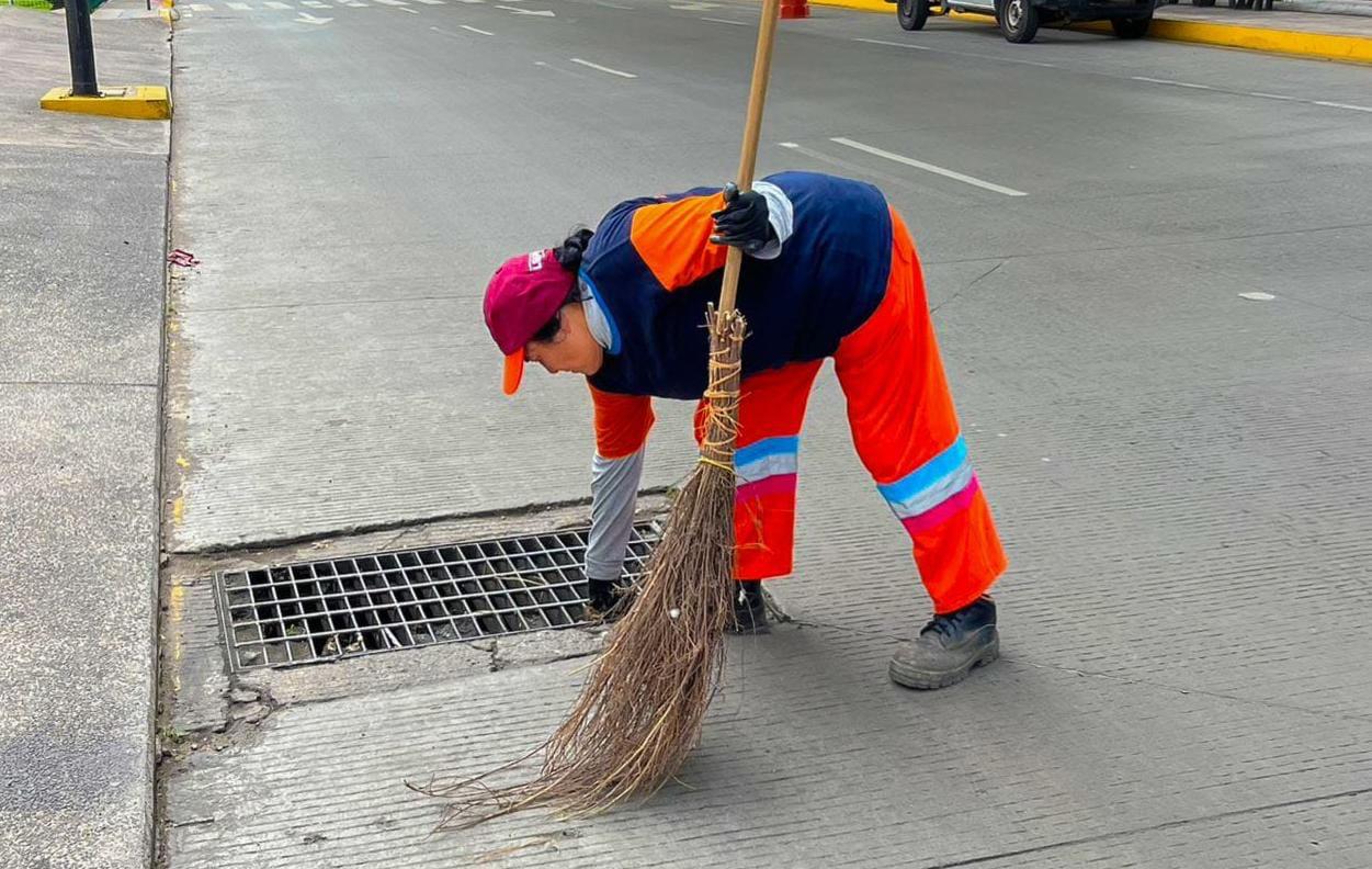 Intensifica Gobierno de la Ciudad limpieza de alcantarillas como medida preventiva ante temporada de lluvias