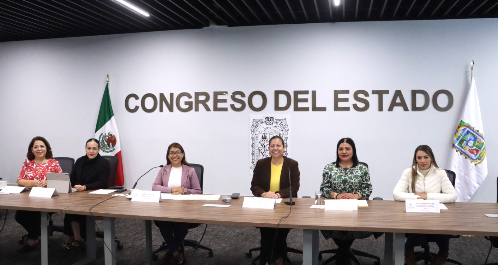 Impulsa Laura Artemisa reconocimiento a trayectoria del magisterio poblano